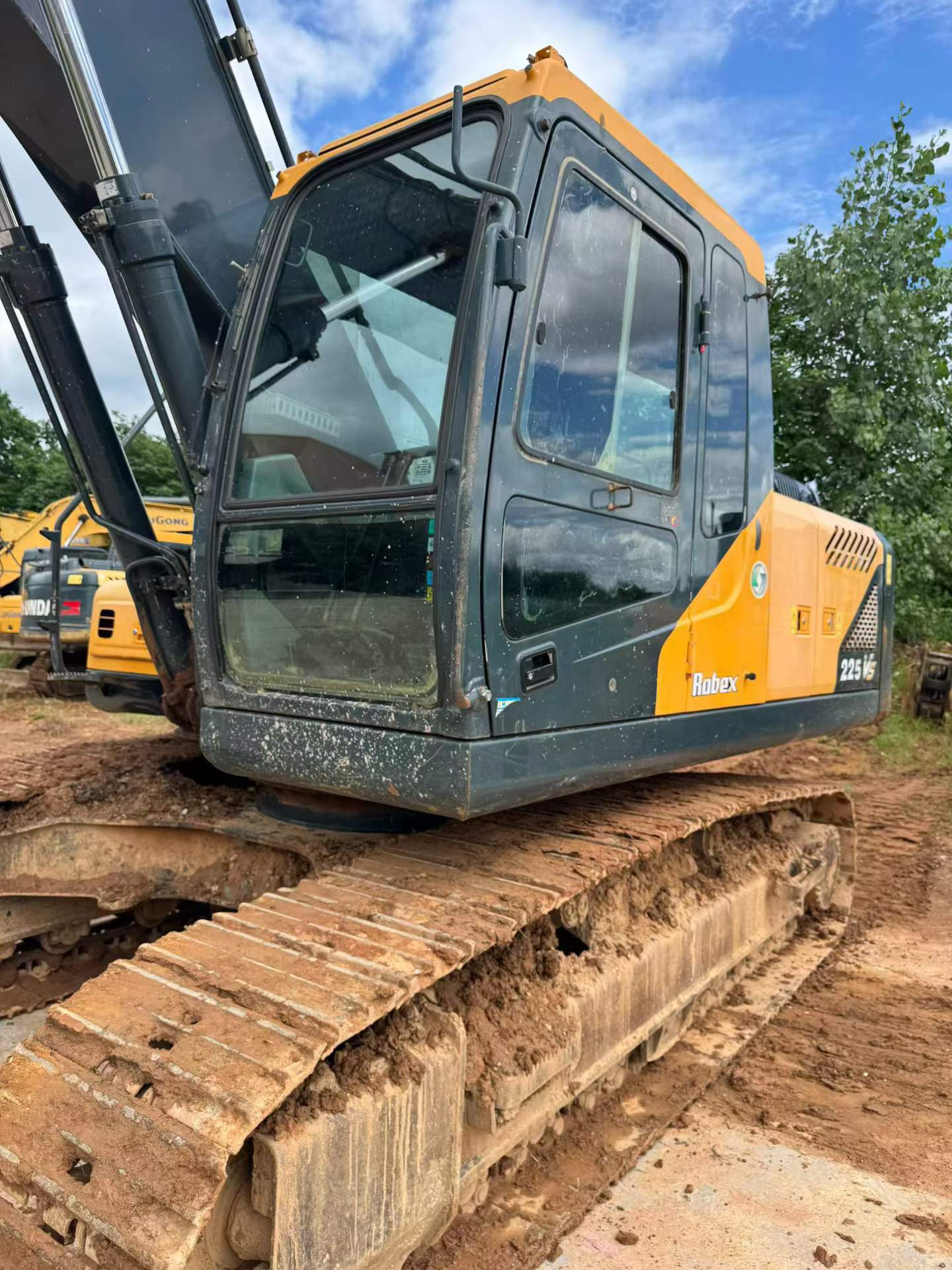 Buy Hyundai R205VS Used Excavator / 2