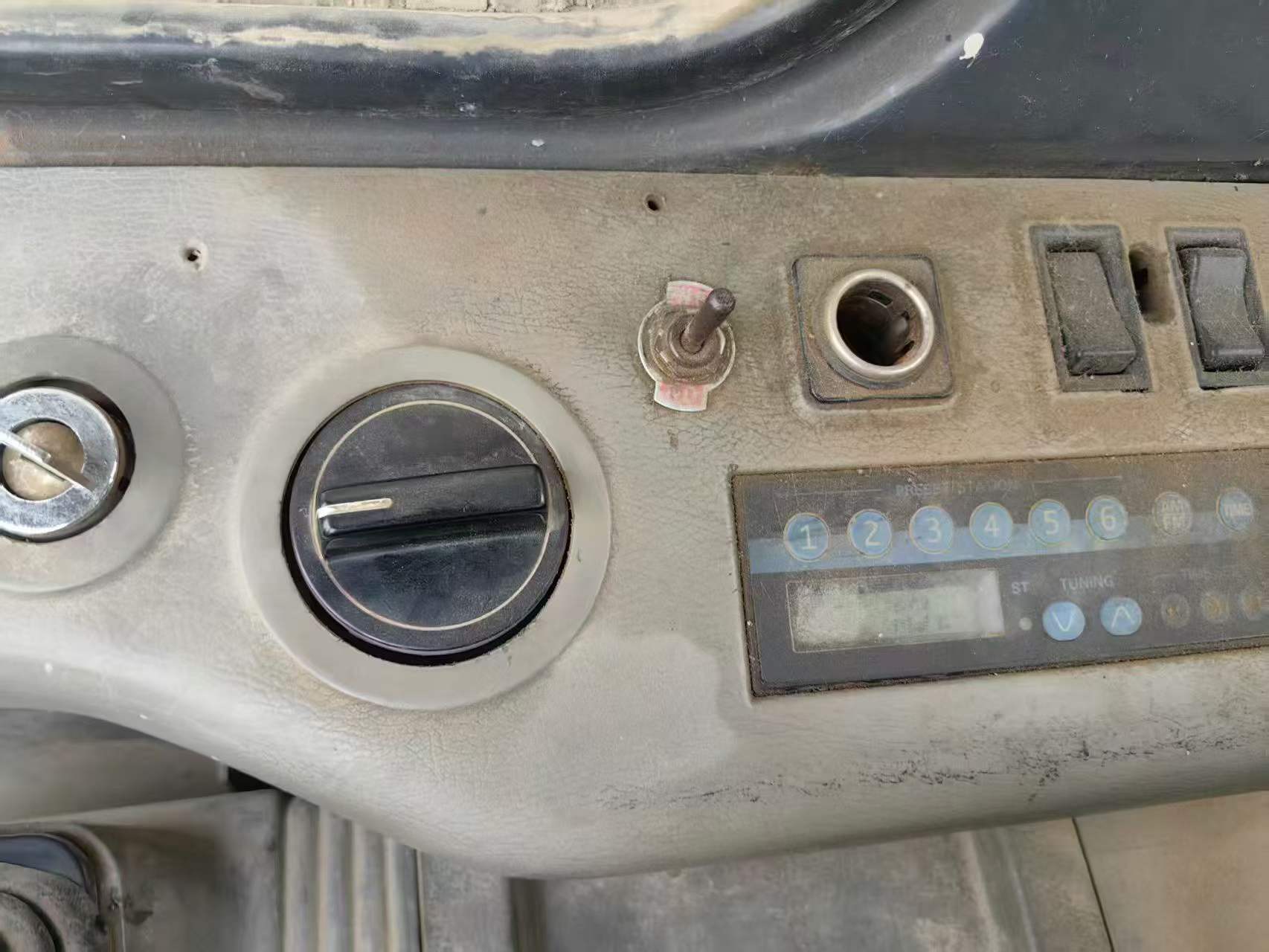 Buy Komatsu PC220-6 Used Excavator / 5