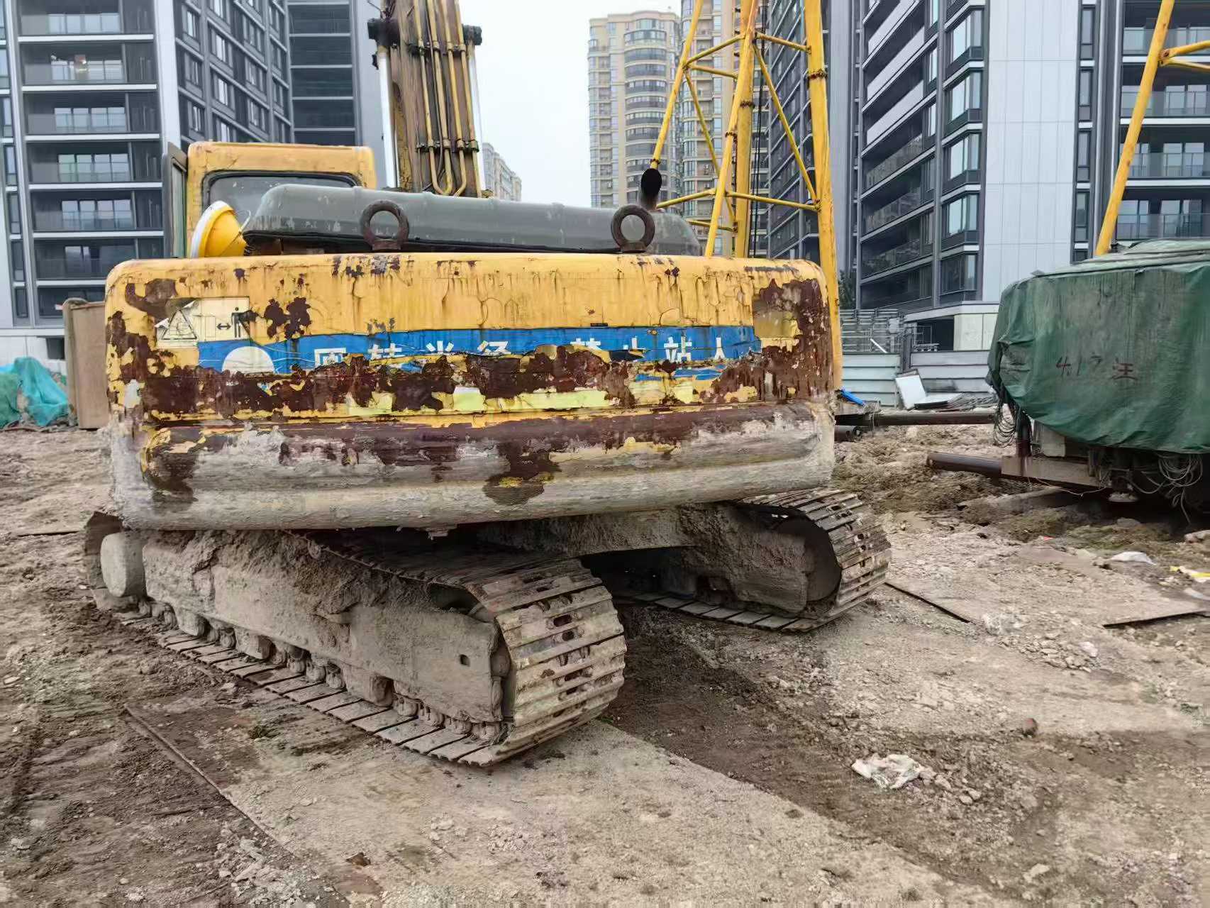 Buy Komatsu PC220-6 Used Excavator / 2
