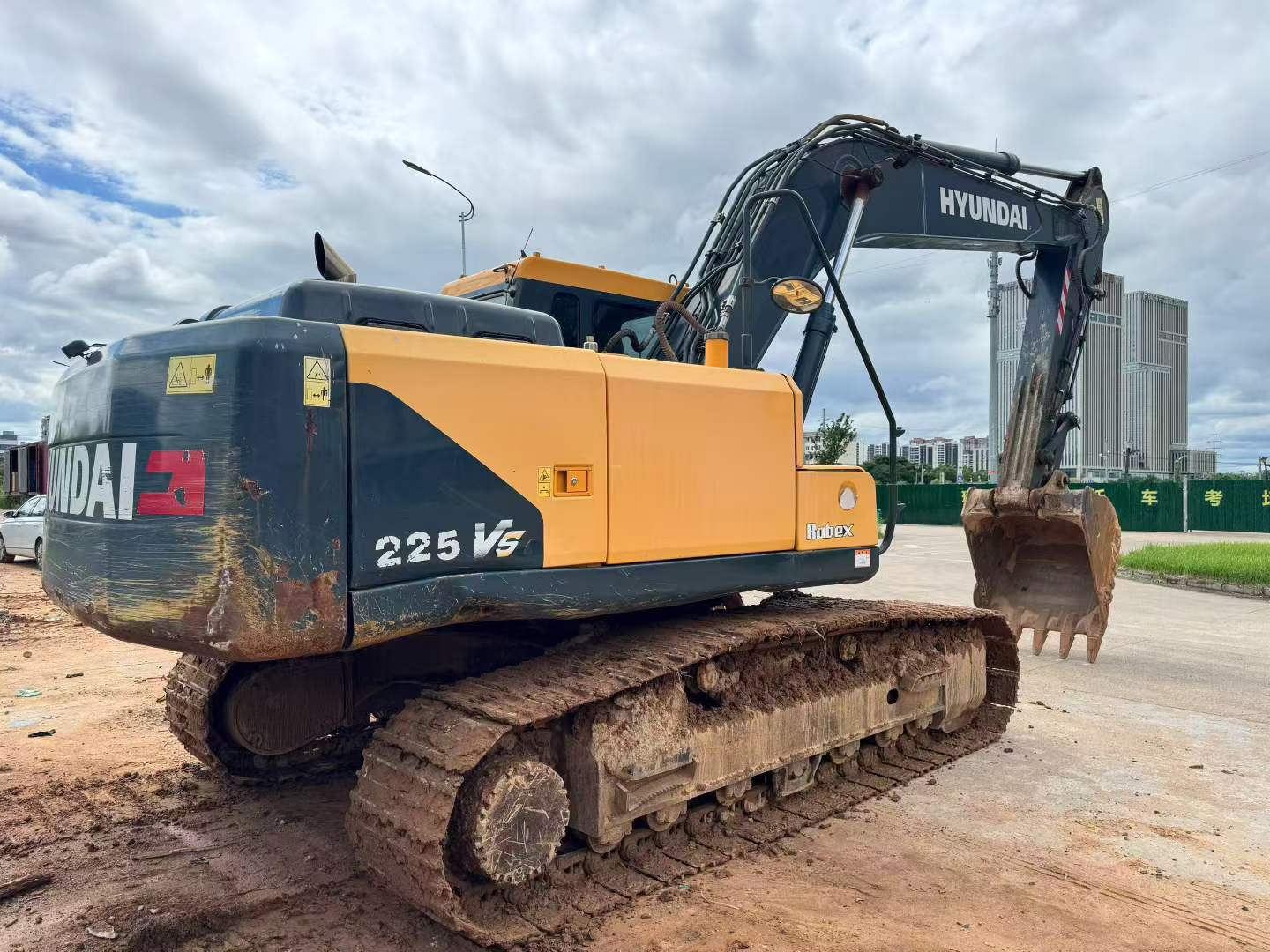 Buy Hyundai R205VS Used Excavator / 4