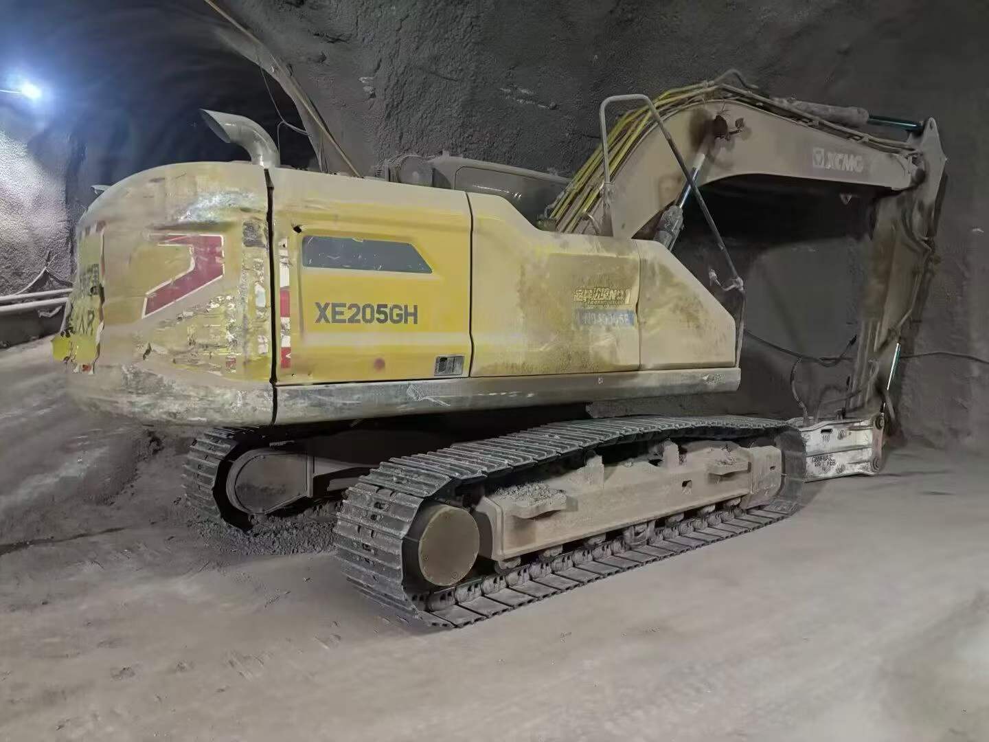 Buy XCMG XE205DA Used Excavator / 4