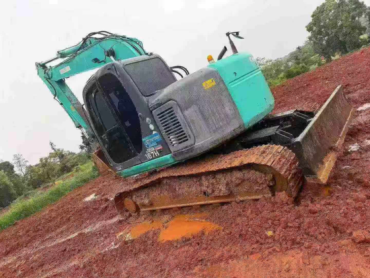 Buy Kobelco SK135 Used Excavator / 2