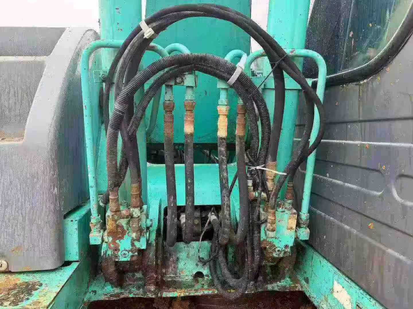 Buy Kobelco SK135 Used Excavator / 5