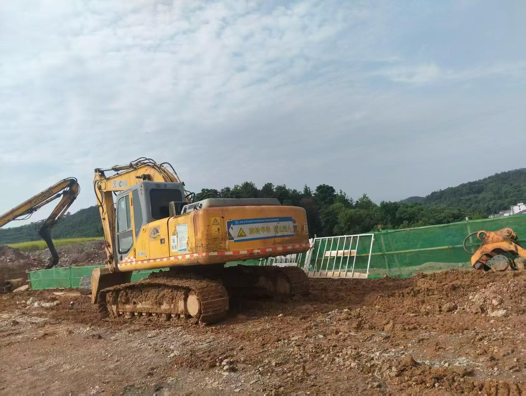 Buy XCMG XE210 Used Excavator / 5
