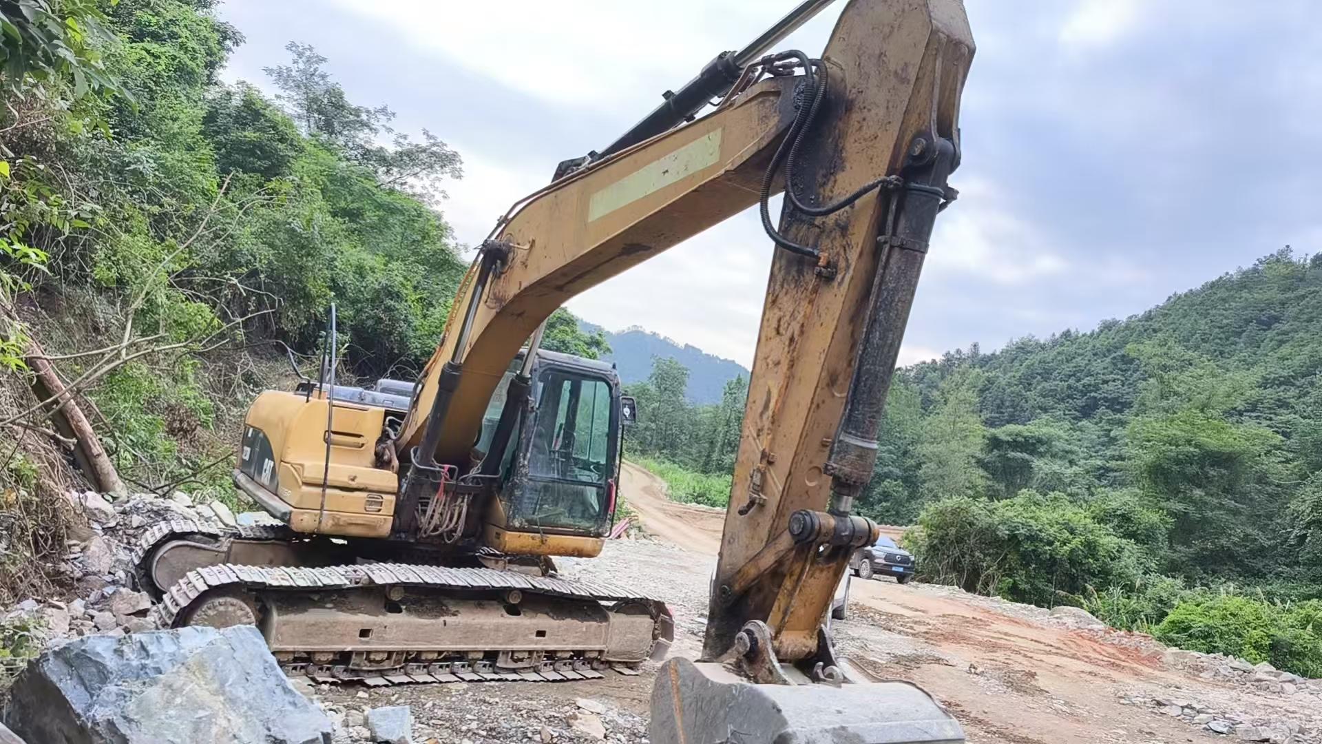 Buy Caterpillar 320D Used Excavator / 8