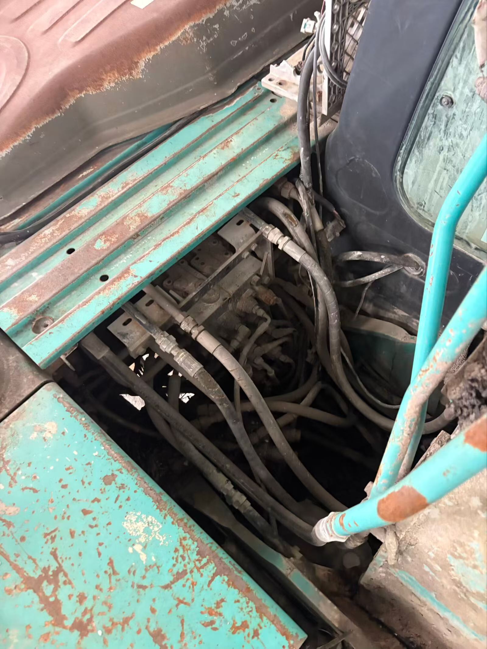Buy Kobelco SK130 Used Excavator / 2