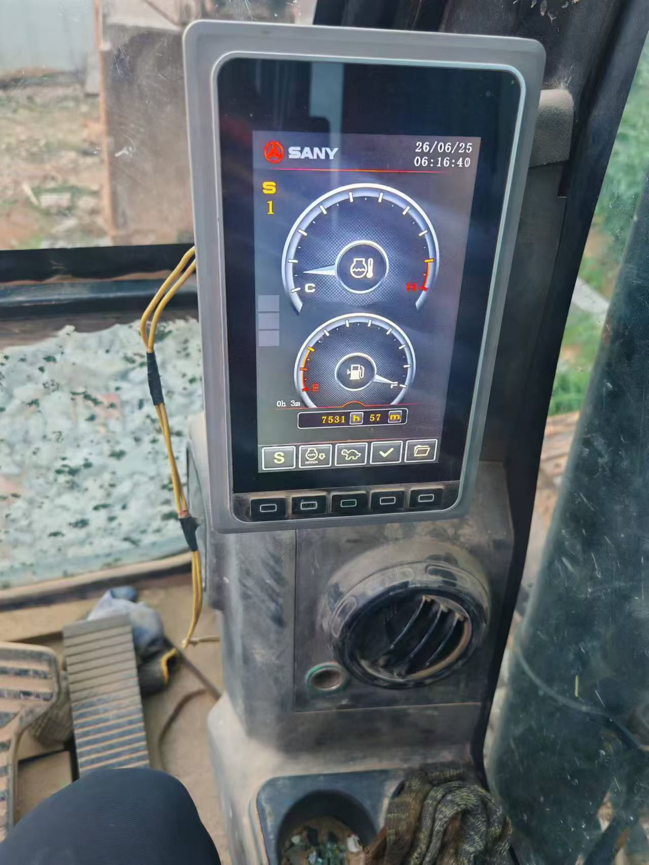 Buy Sany SY135 Used Excavator / 4