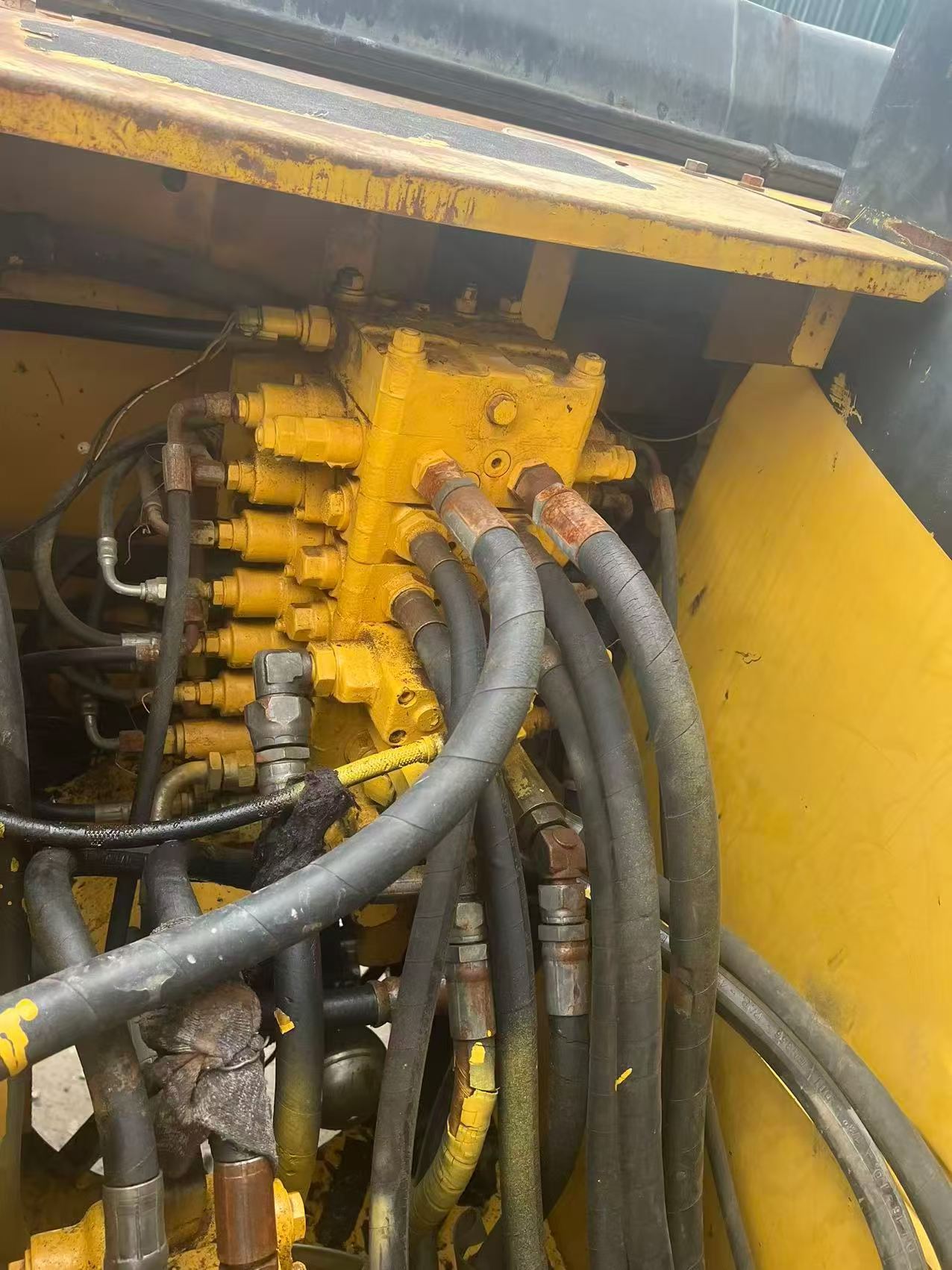 Buy Komatsu PC130 Used Excavator / 3