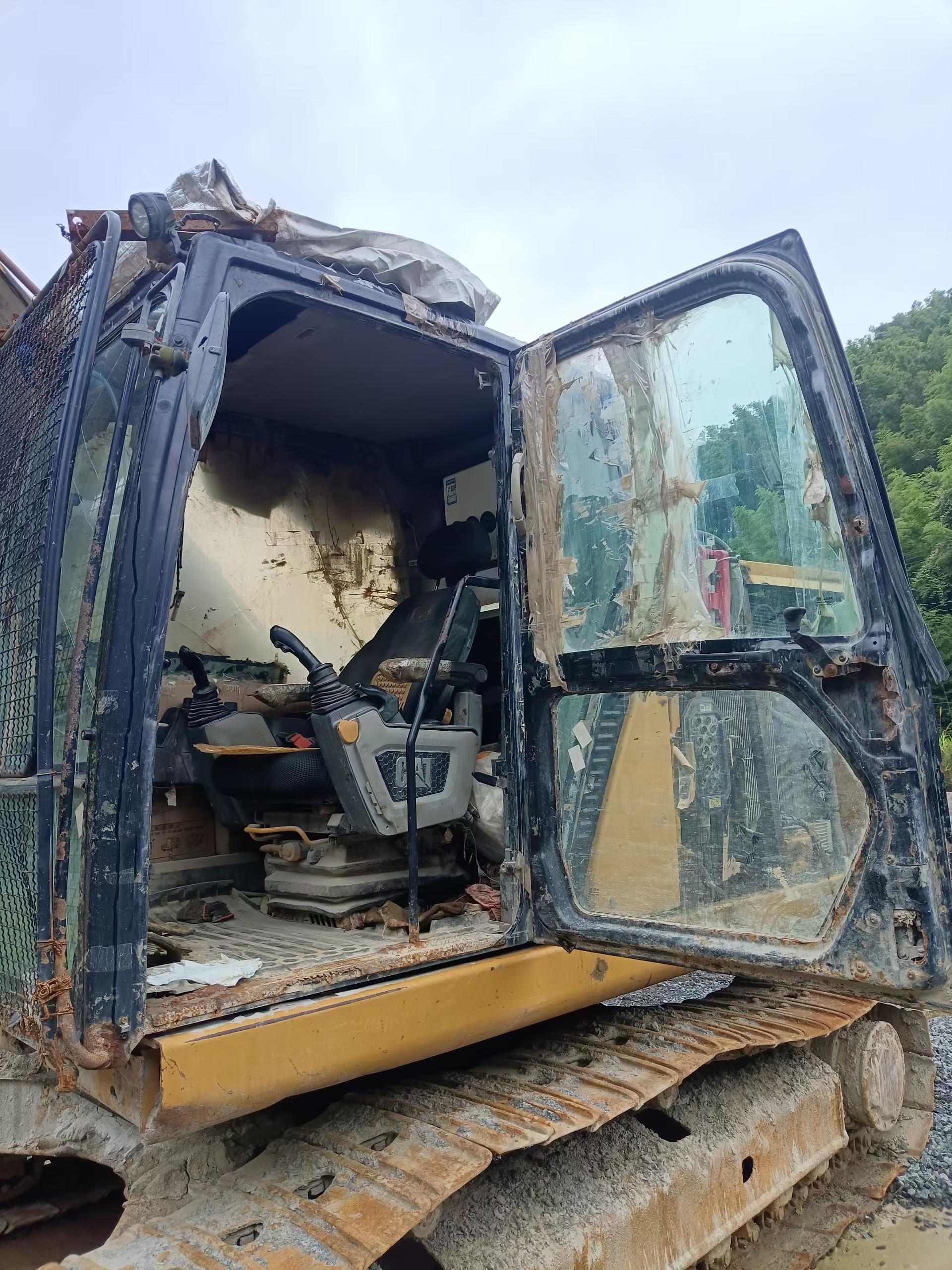 Buy Caterpillar 323 Used Excavator / 8
