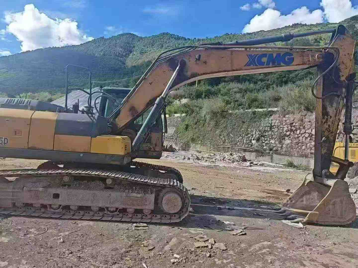 Buy XCMG XE215 Used Excavator / 3