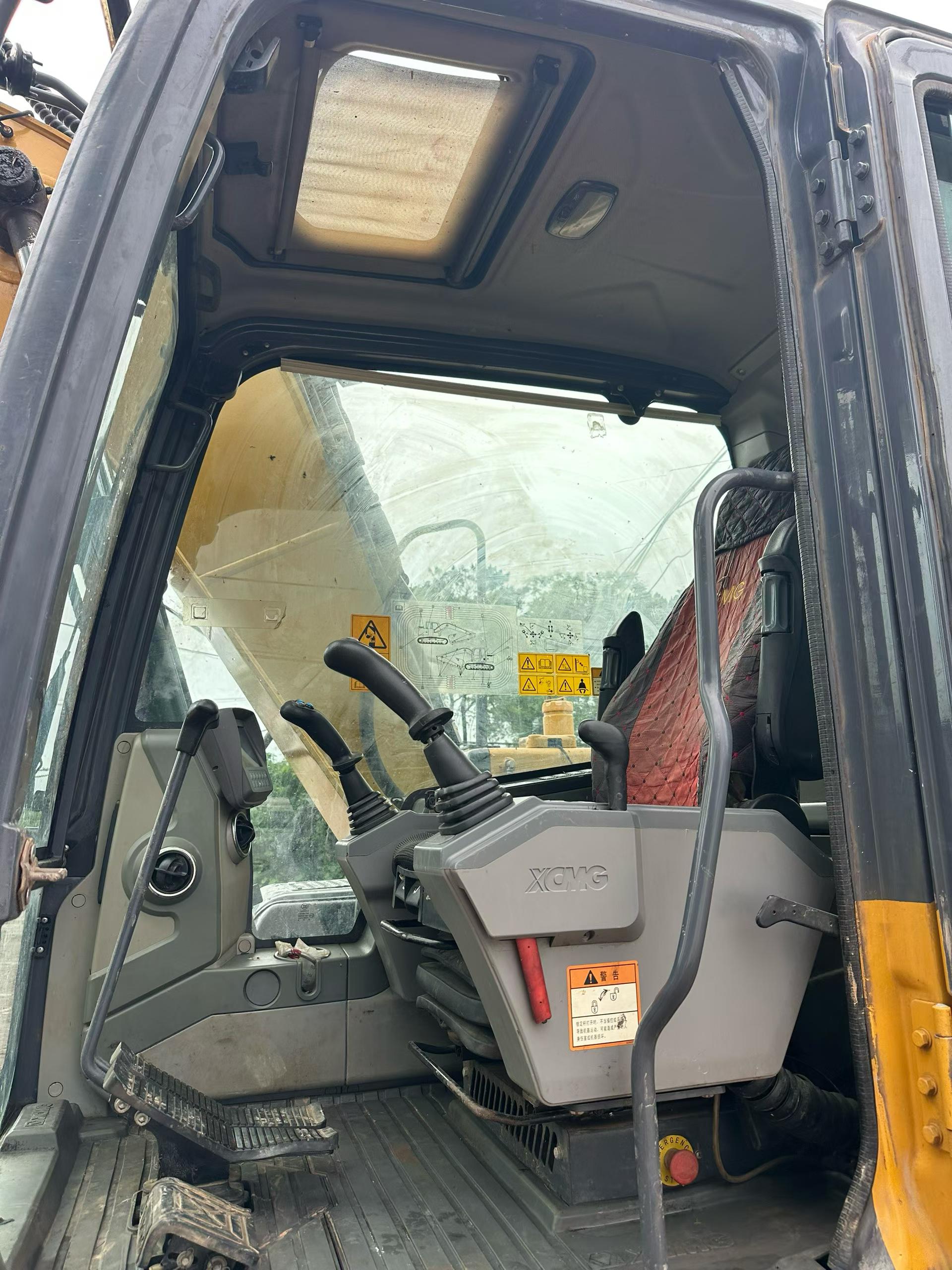Buy XCMG XE135B Used Excavator / 9