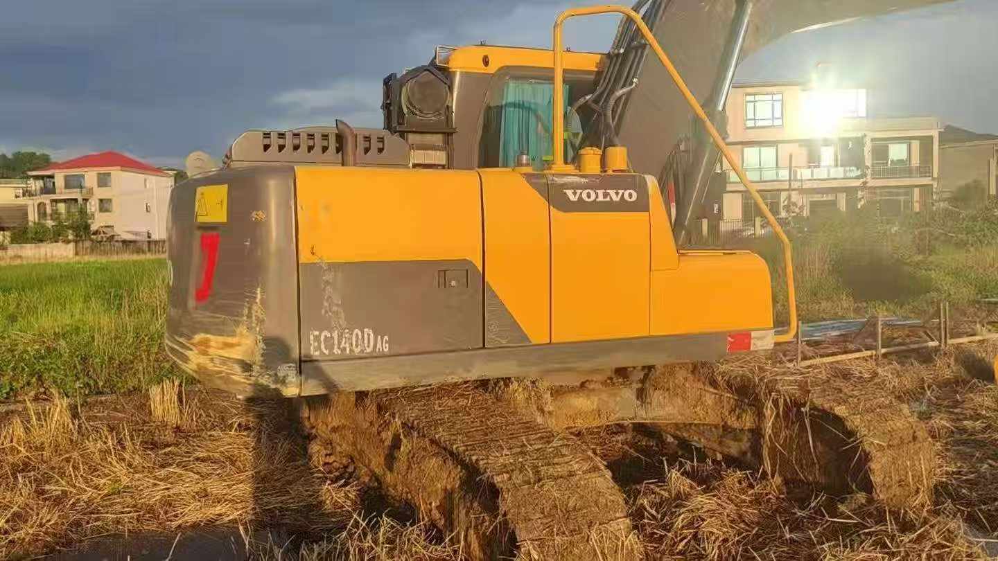 Buy Volvo L120E Used Excavator / 3