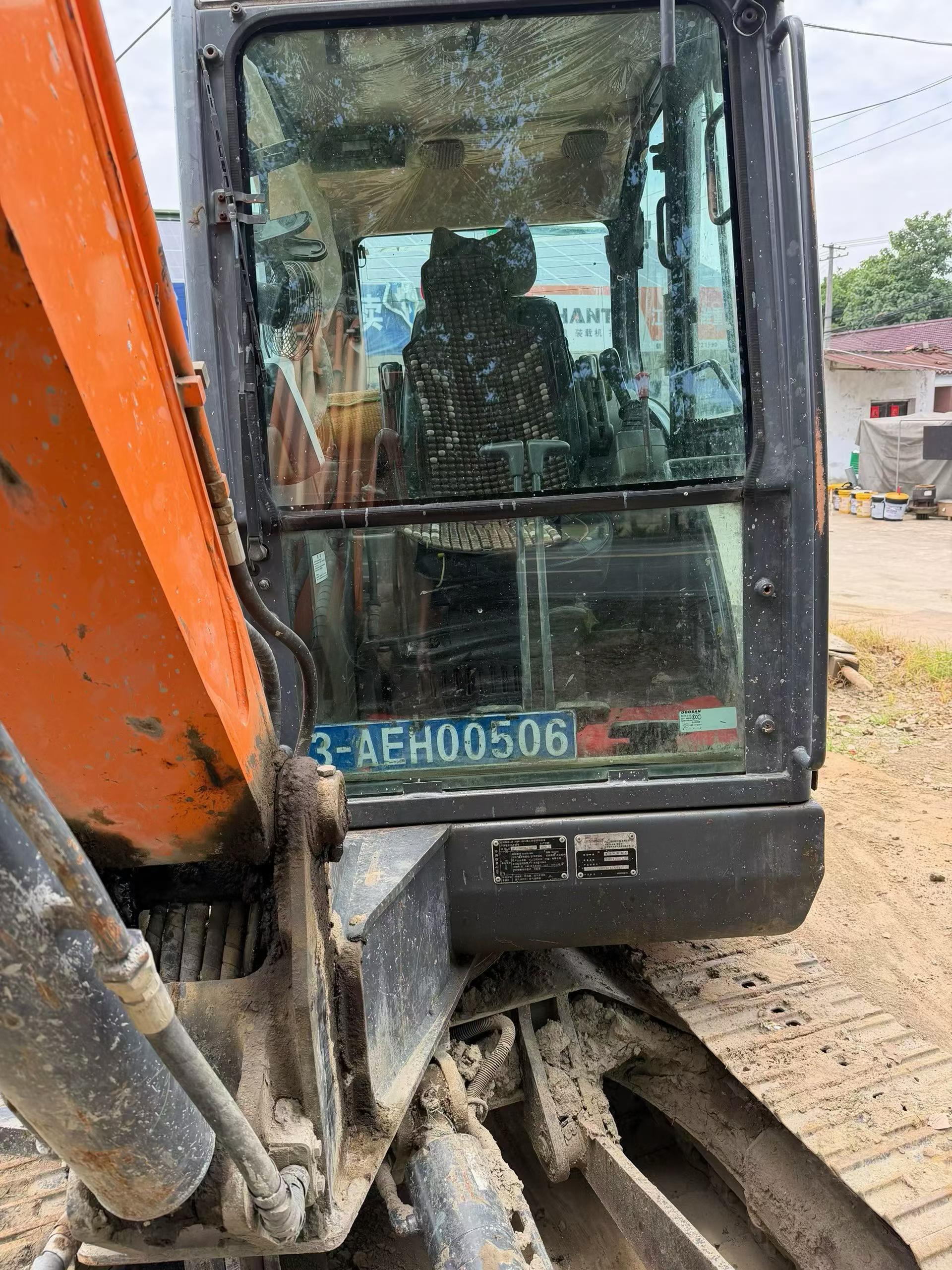 Buy Doosan DH60 Used Excavator / 9