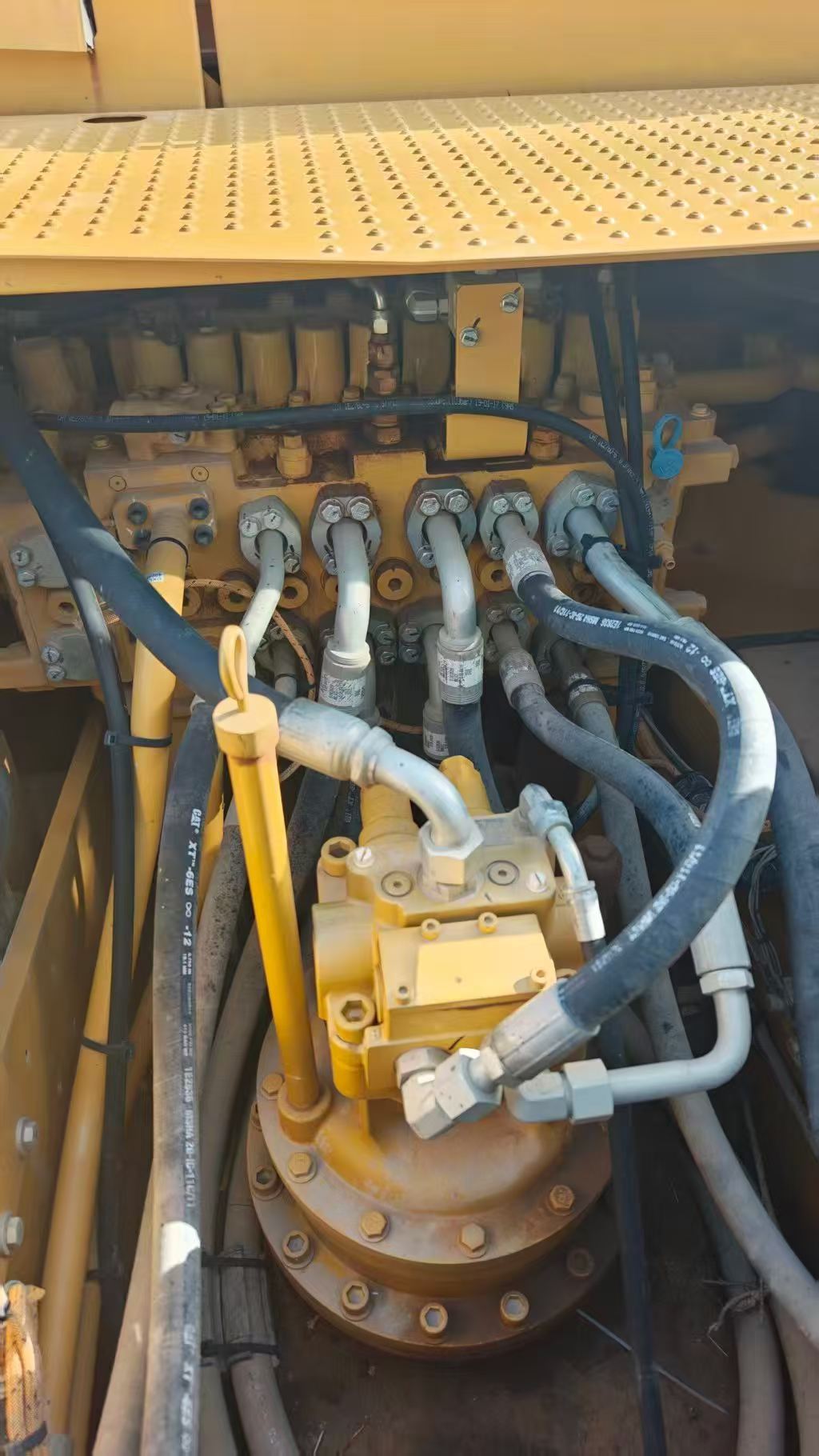 Buy Caterpillar 323 Used Excavator / 6