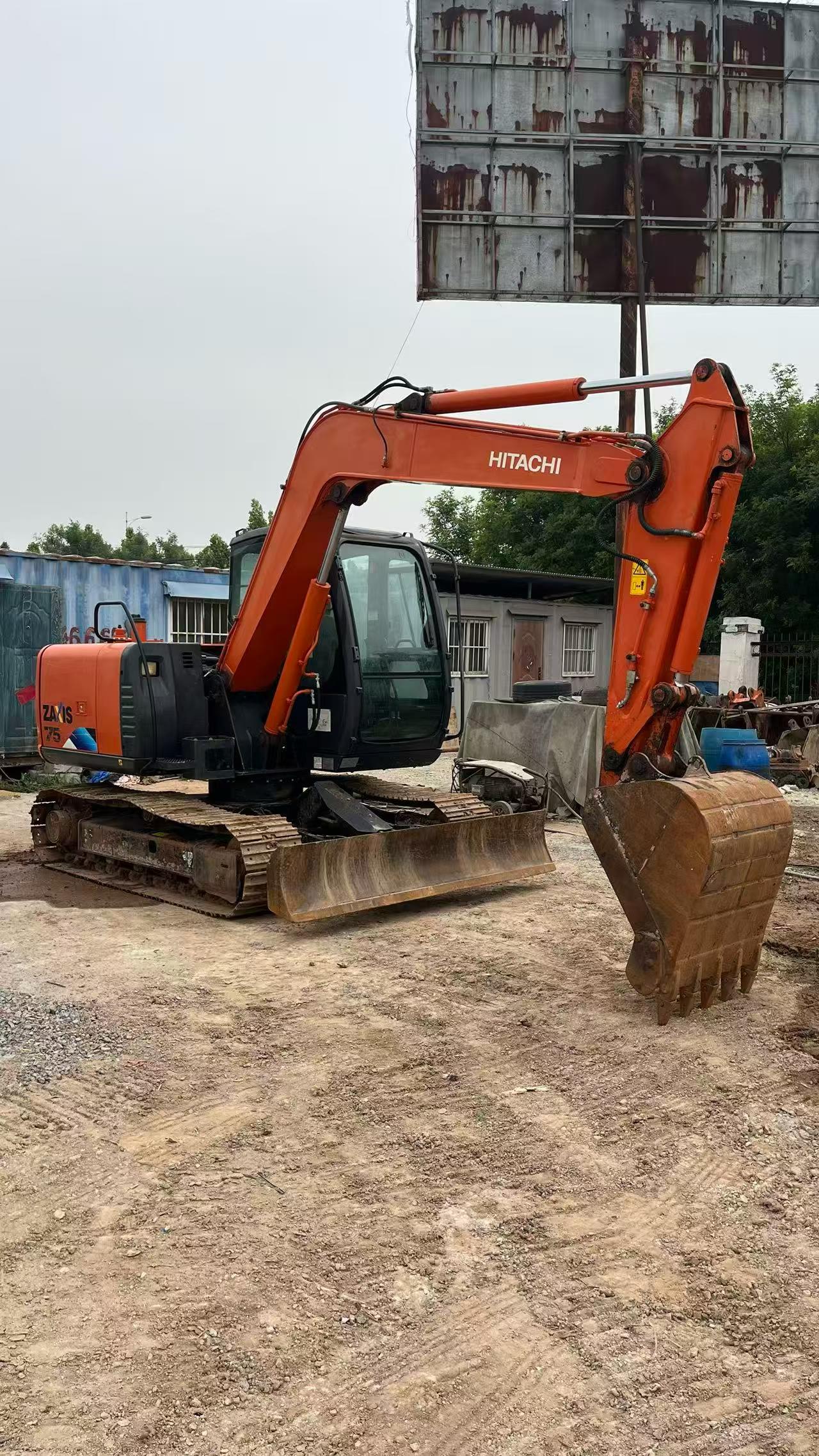 Buy Hitachi EX75-3 Used Excavator / 3