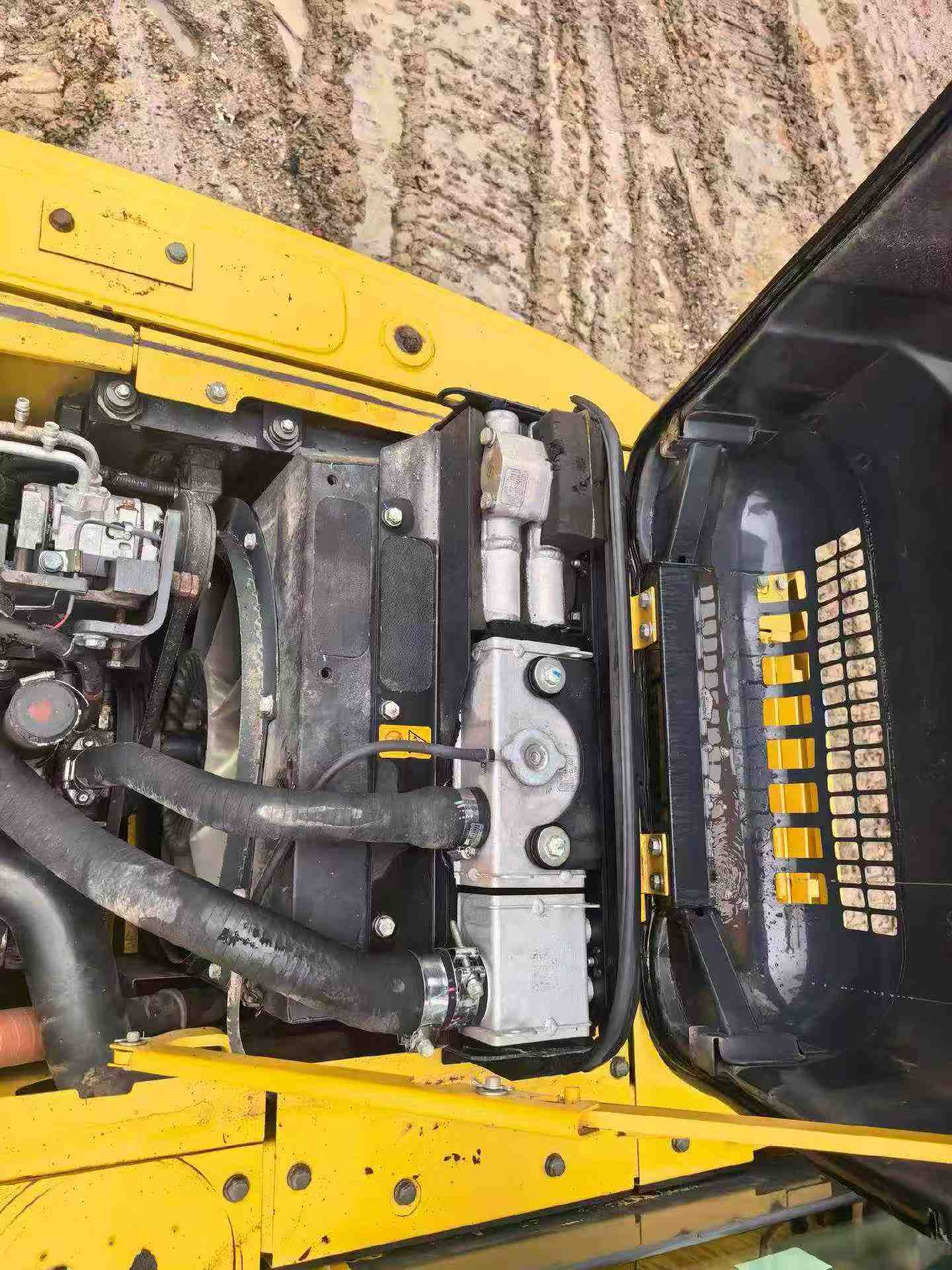 Buy Komatsu PC130-8 Used Excavator / 8