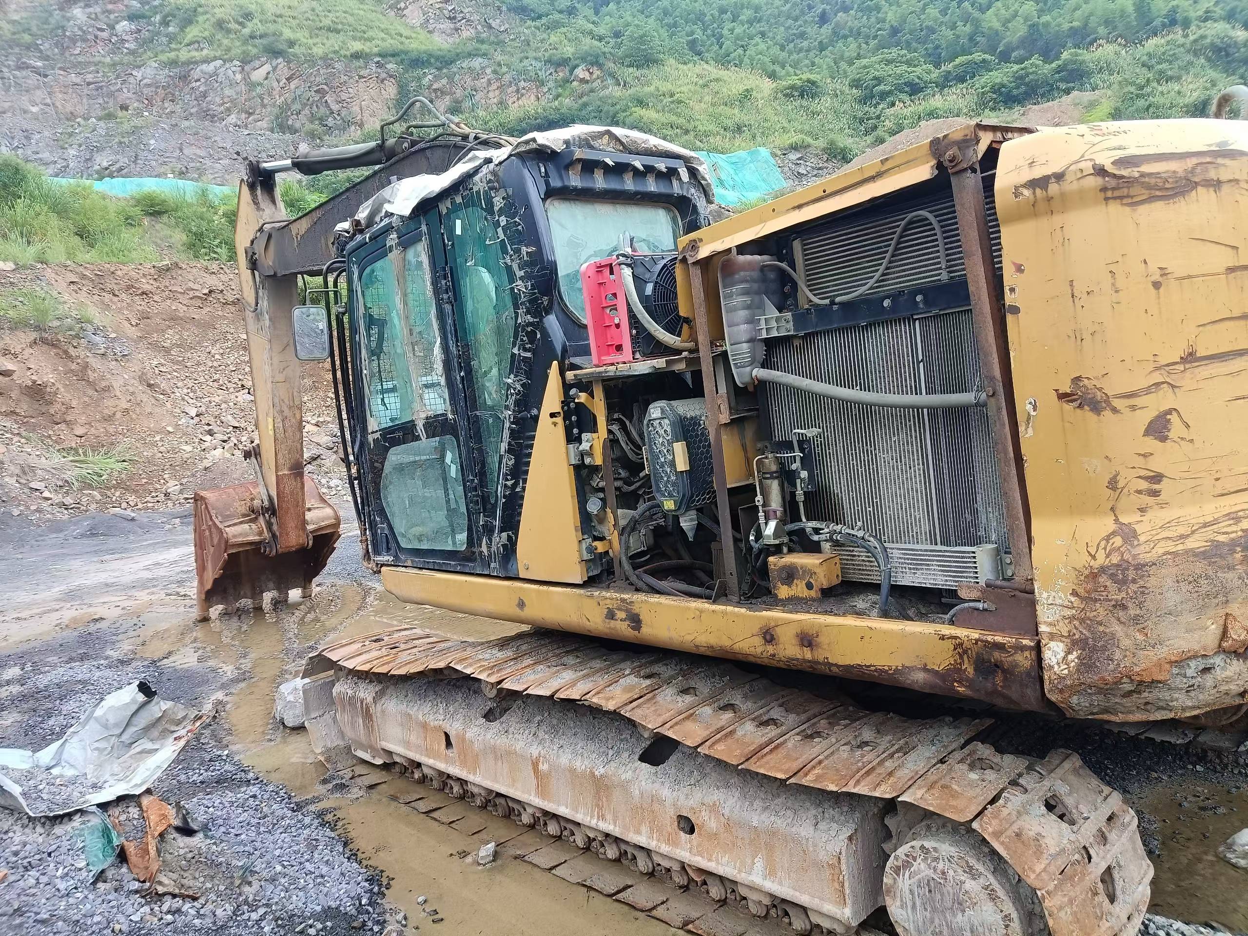 Buy Caterpillar 323 Used Excavator / 4