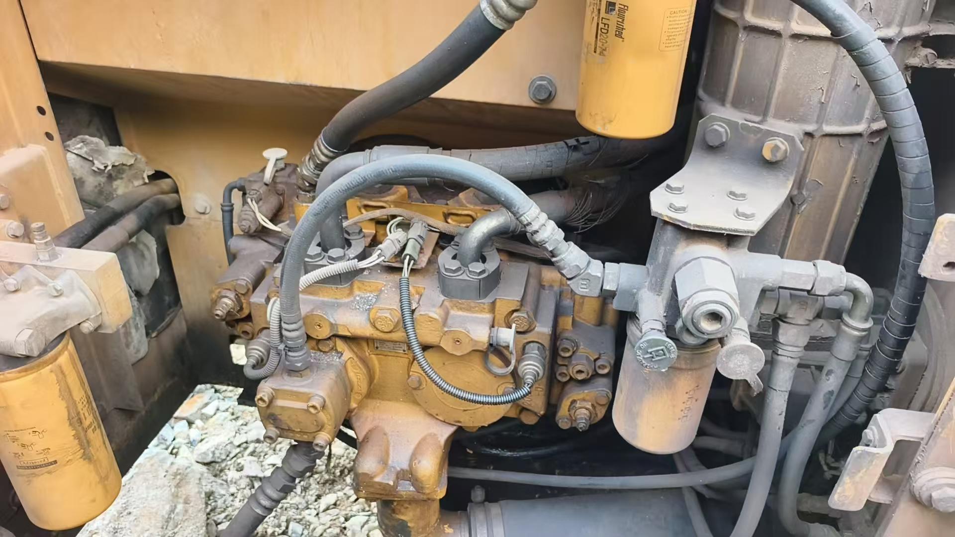 Buy Caterpillar 320D Used Excavator / 5