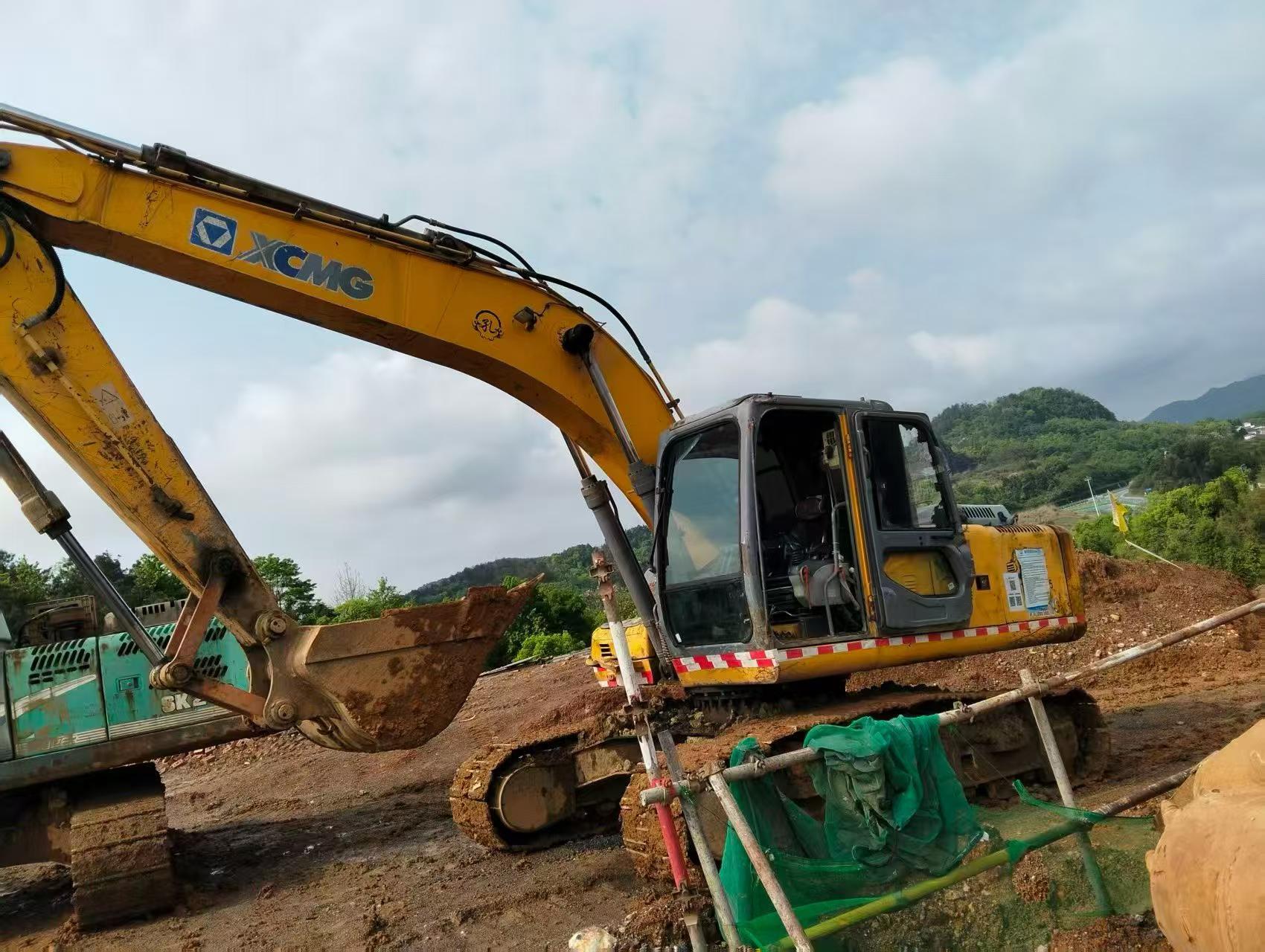 Buy XCMG XE210 Used Excavator / 9