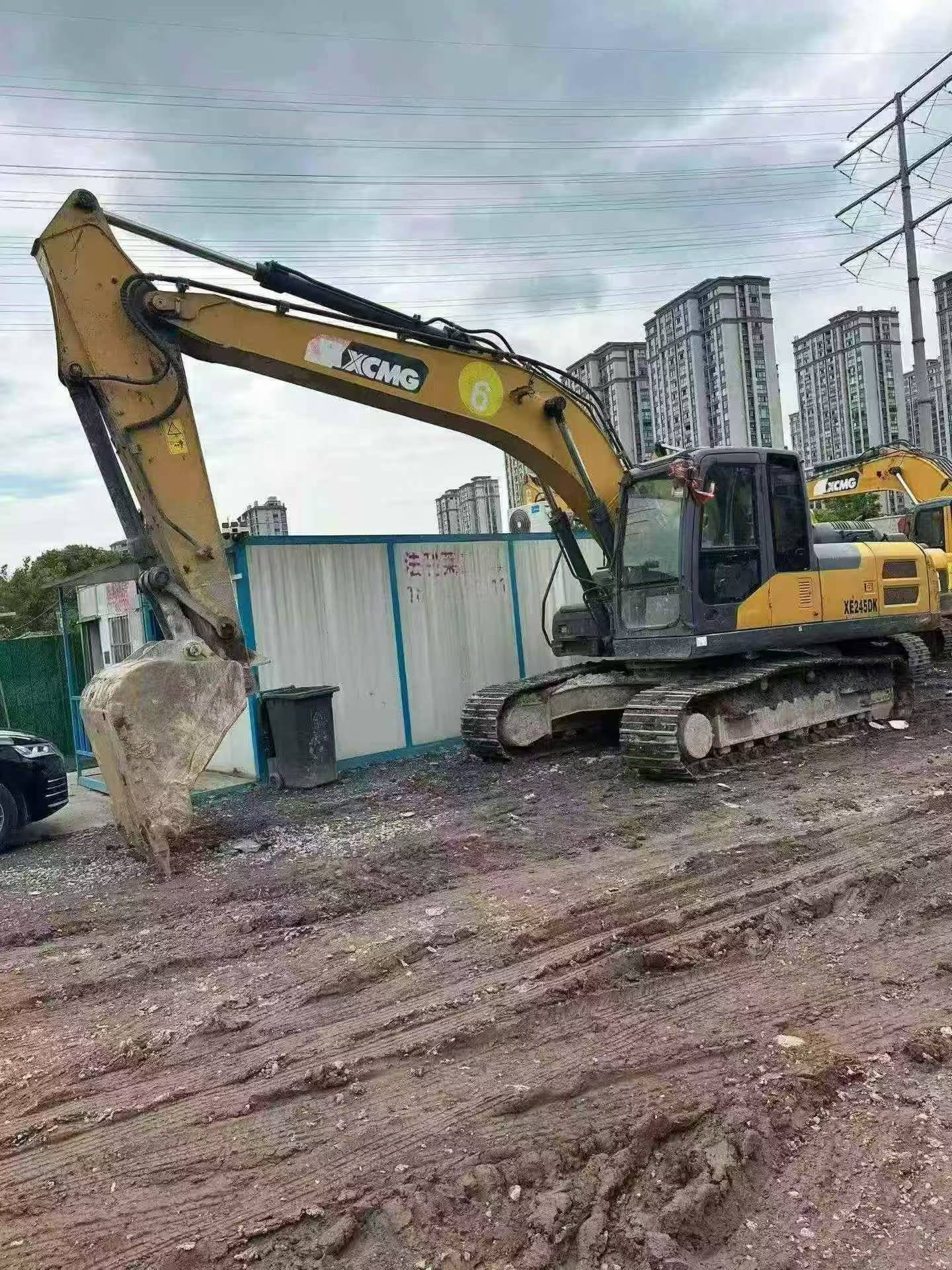 Buy XCMG XE205DA Used Excavator / 9
