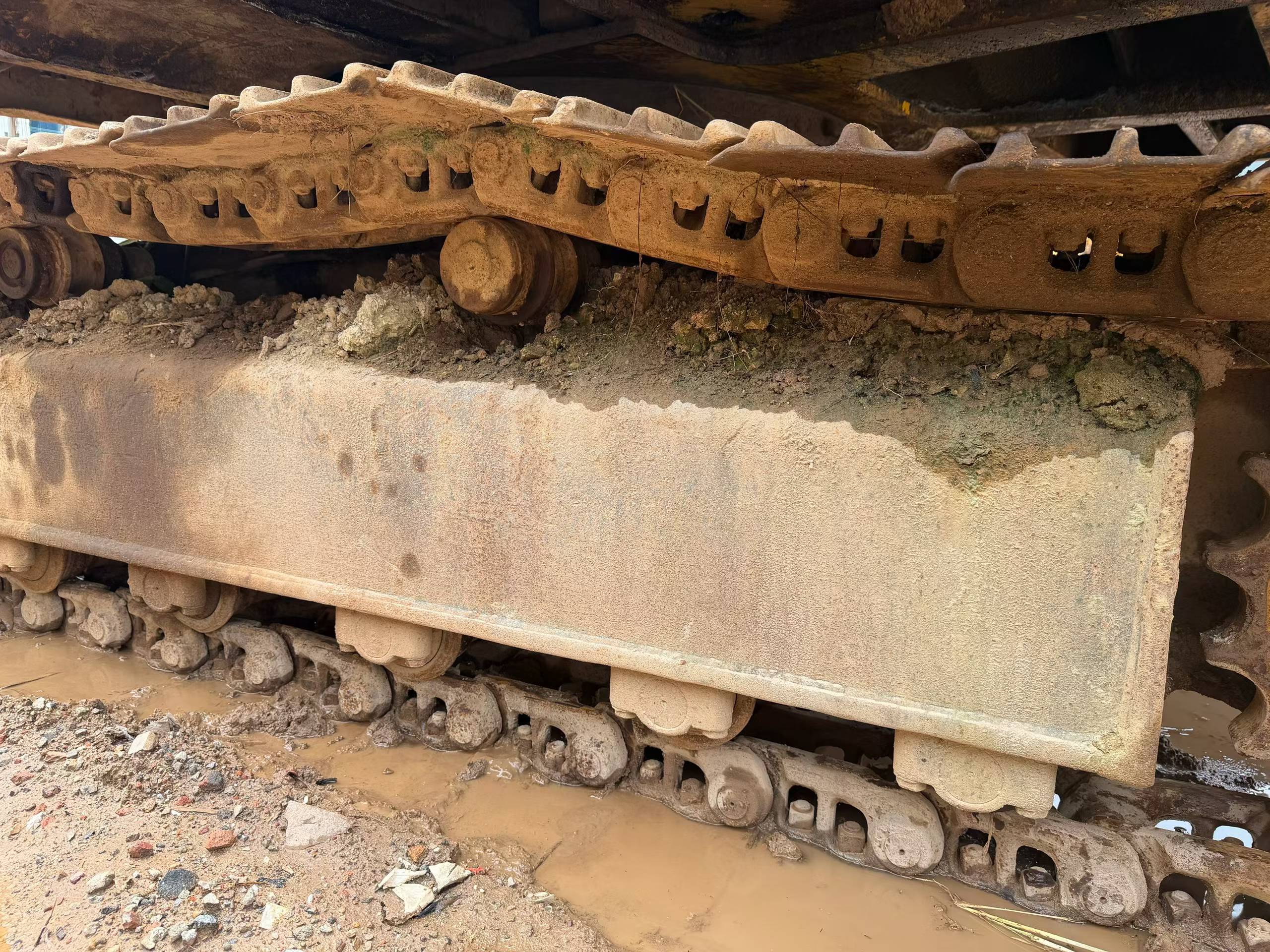 Buy Komatsu PC200-6 Used Excavator / 8