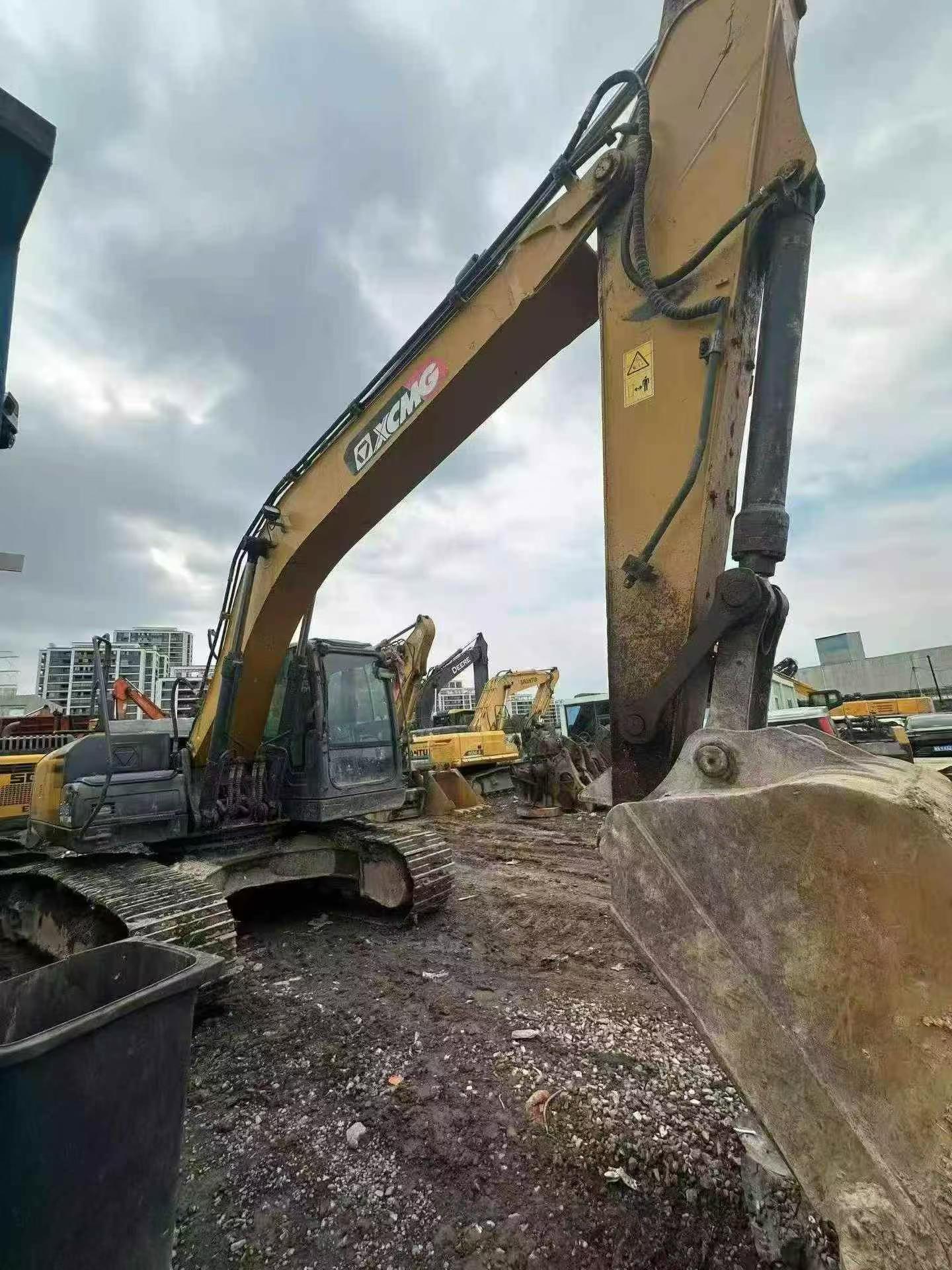 Buy XCMG XE205DA Used Excavator / 3