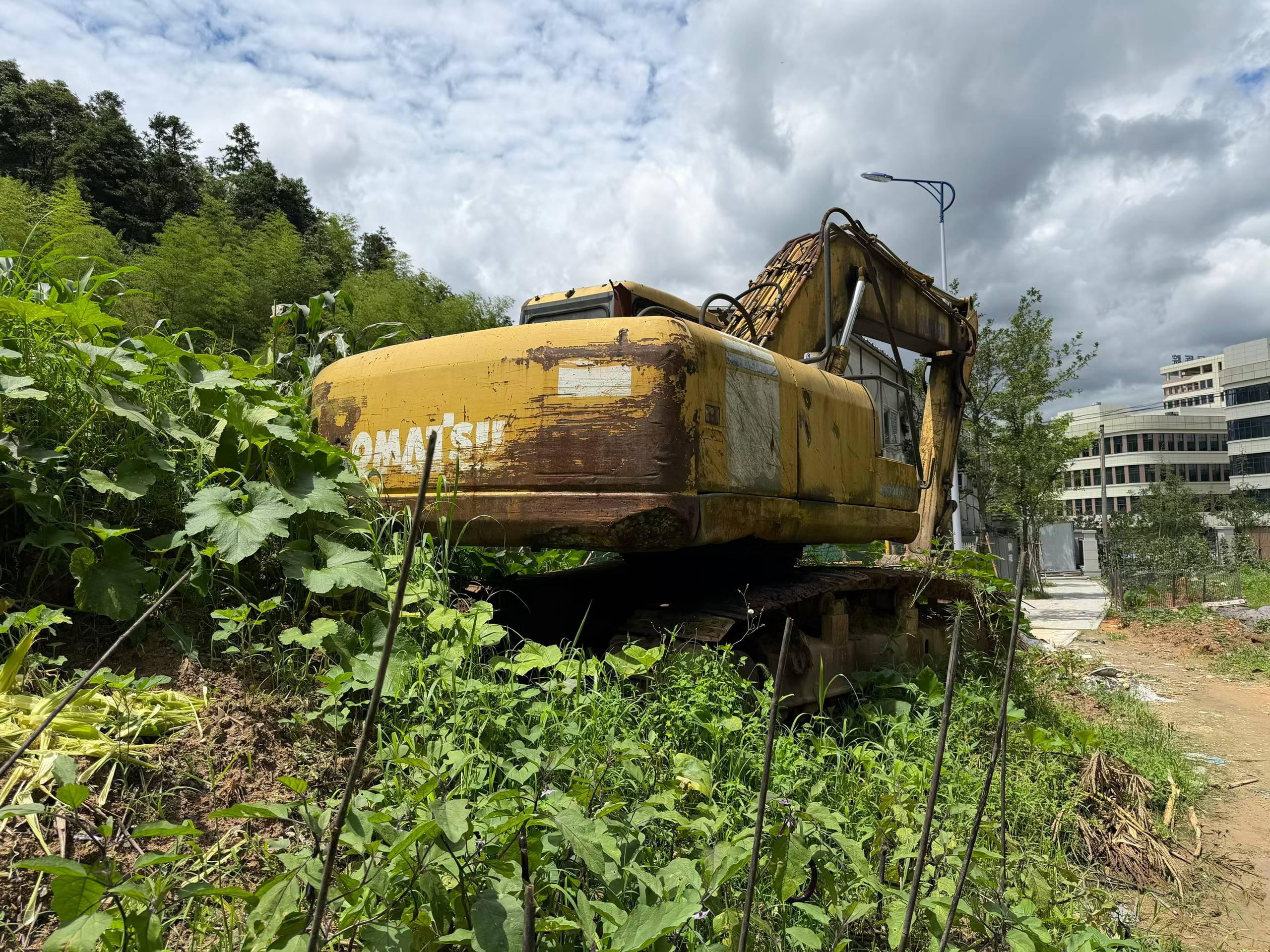 Buy Komatsu PC200-7 Used Excavator / 3