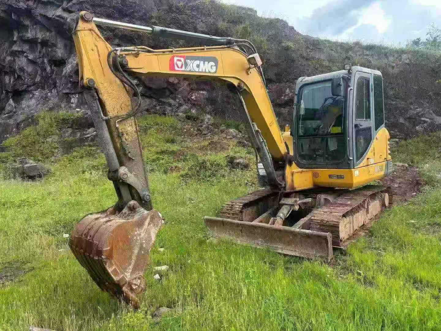 Buy XCMG XE65D Used Excavator / 2