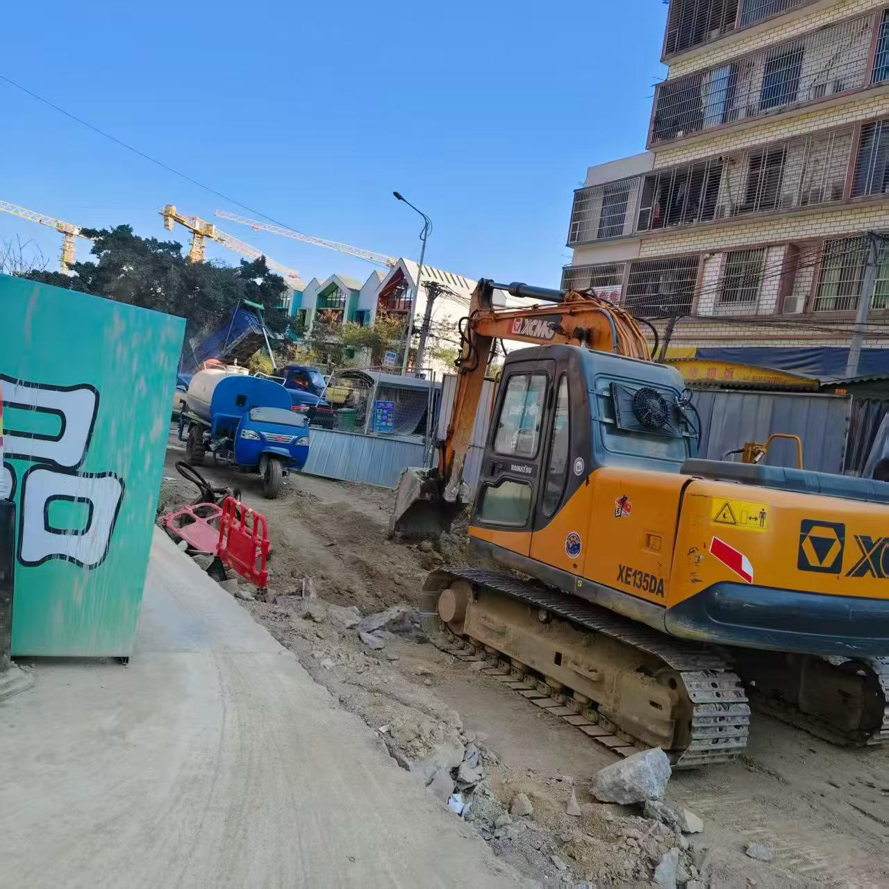 Buy Komatsu PC100-6 Used Excavator / 2