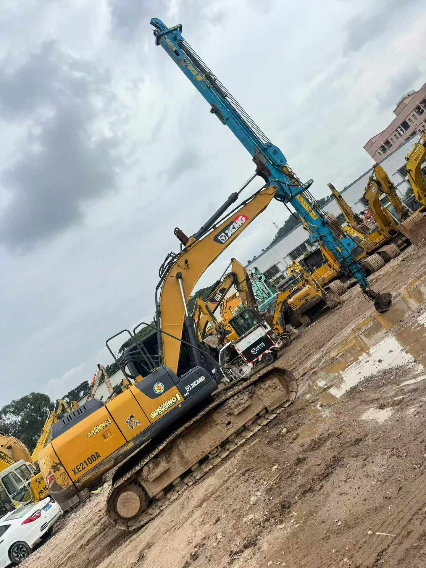 Buy XCMG XE210 Used Excavator / 2