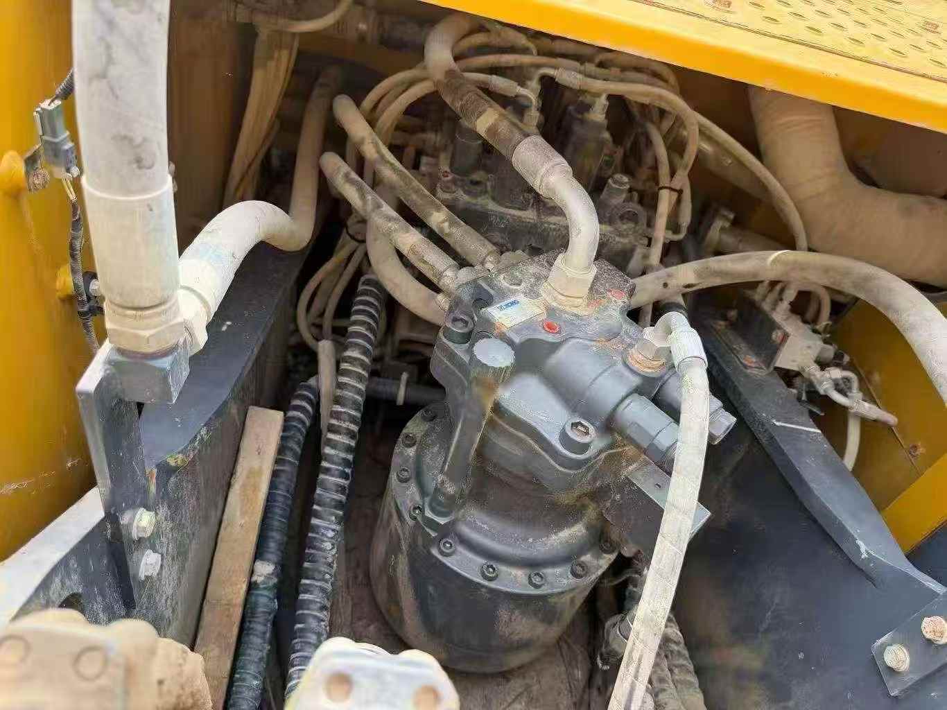 Buy XCMG XE205DA Used Excavator / 4