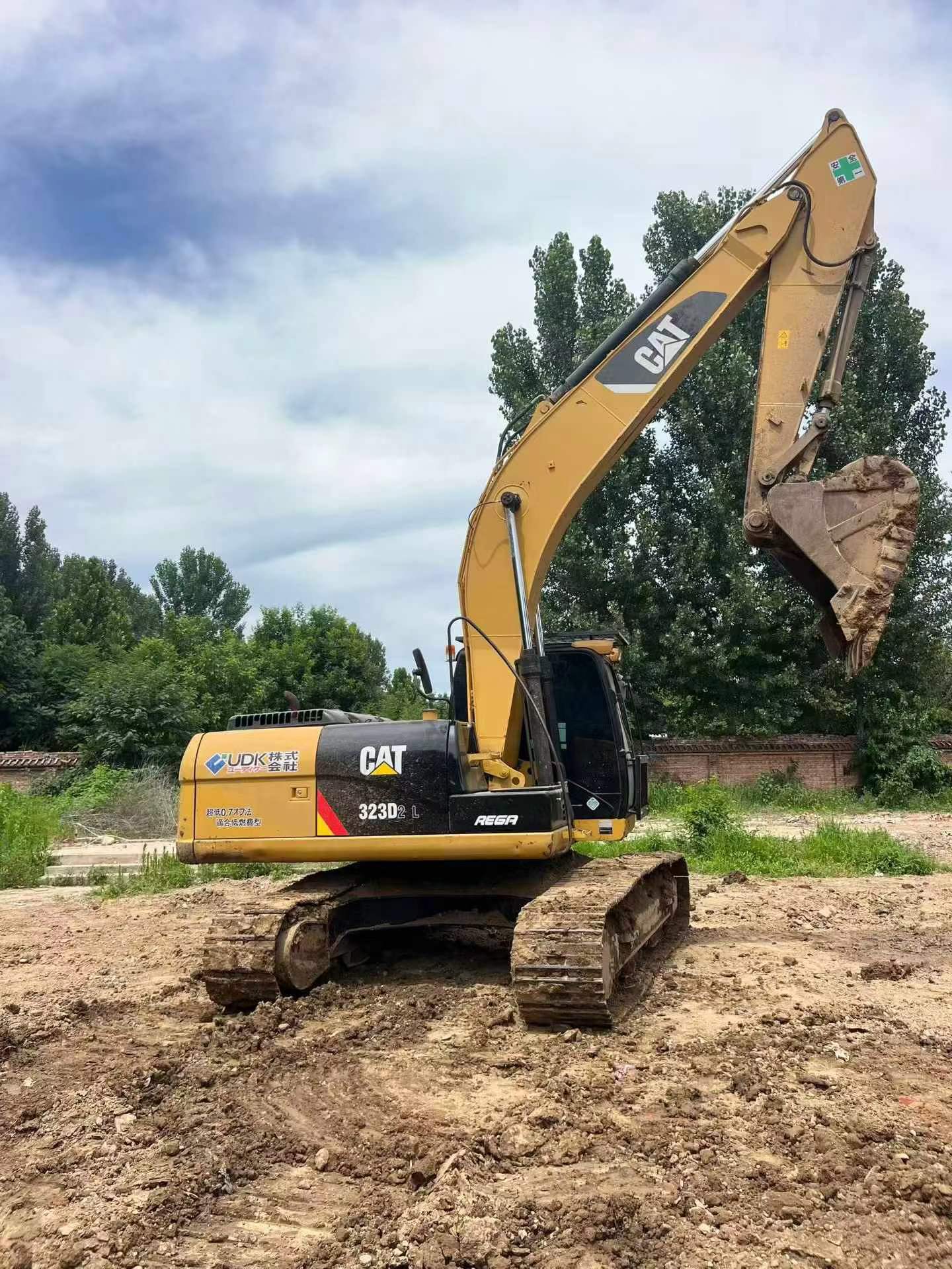 Buy Caterpillar 323D2L Used Excavator / 2