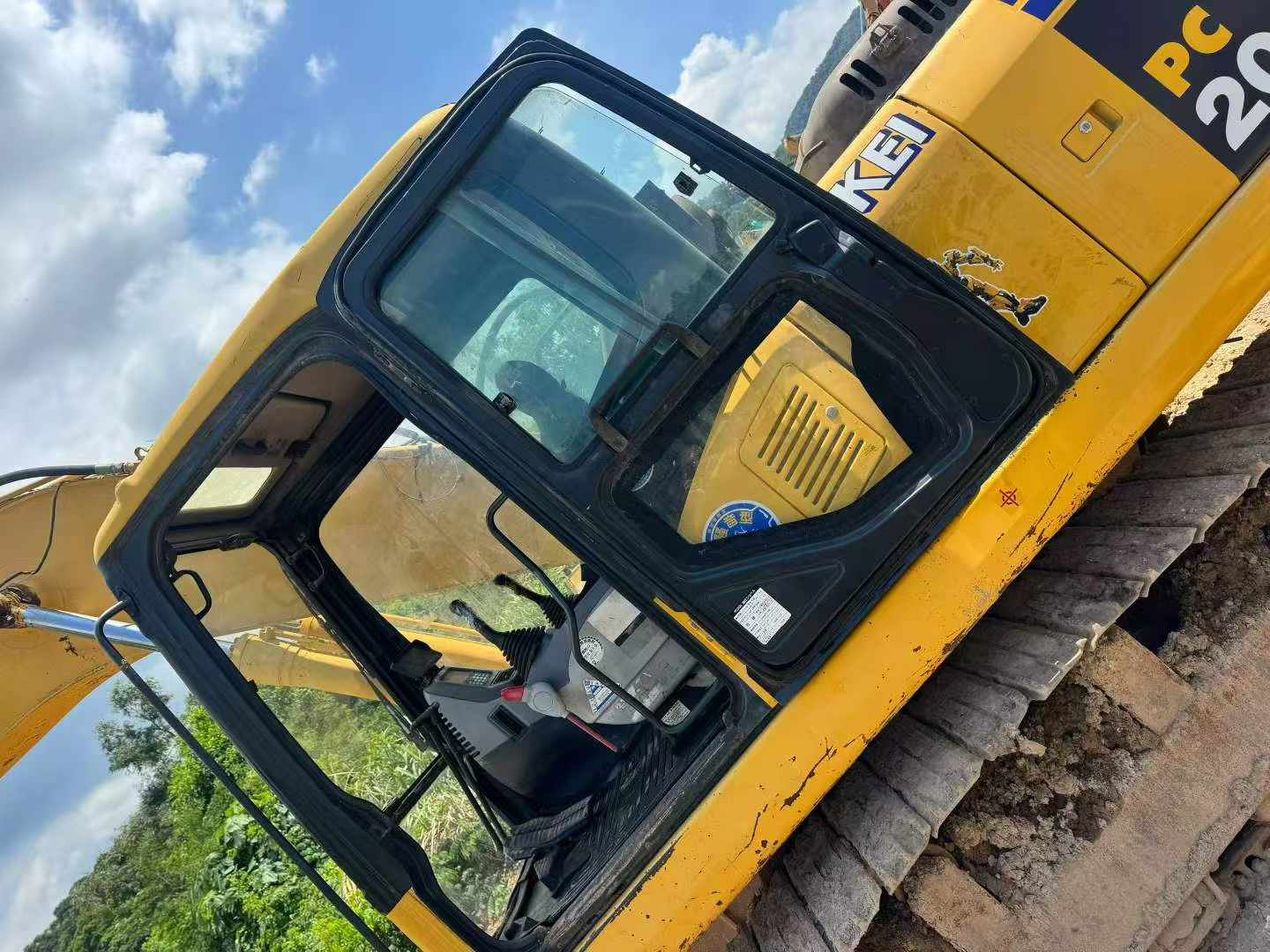 Buy Komatsu PC200-7 Used Excavator / 3