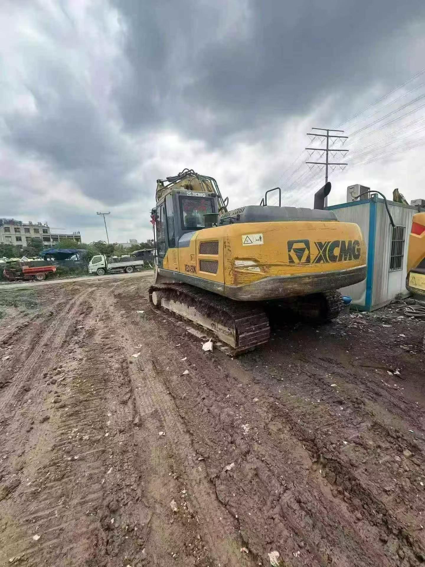Buy XCMG XE205DA Used Excavator / 2