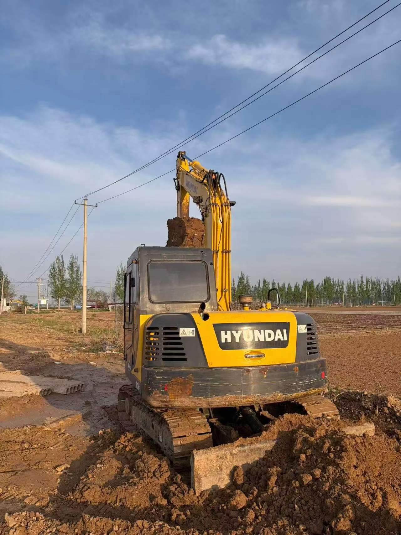 Buy Hyundai R80G Used Excavator / 3