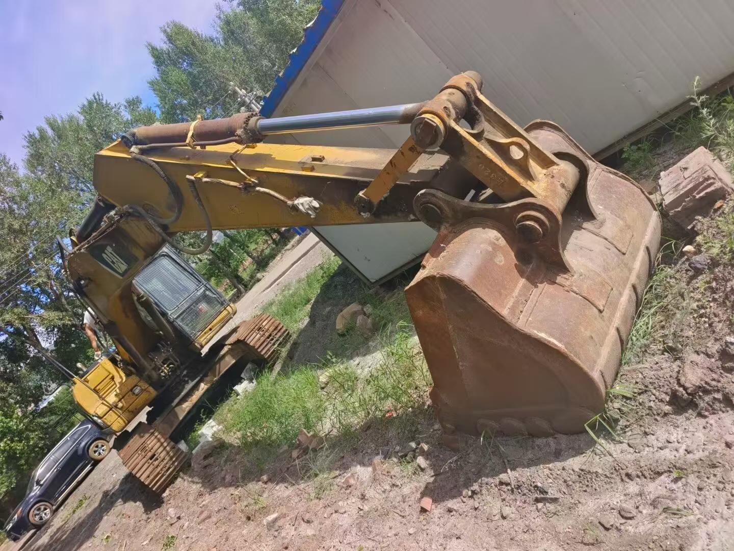 Buy Caterpillar 323 Used Excavator / 4