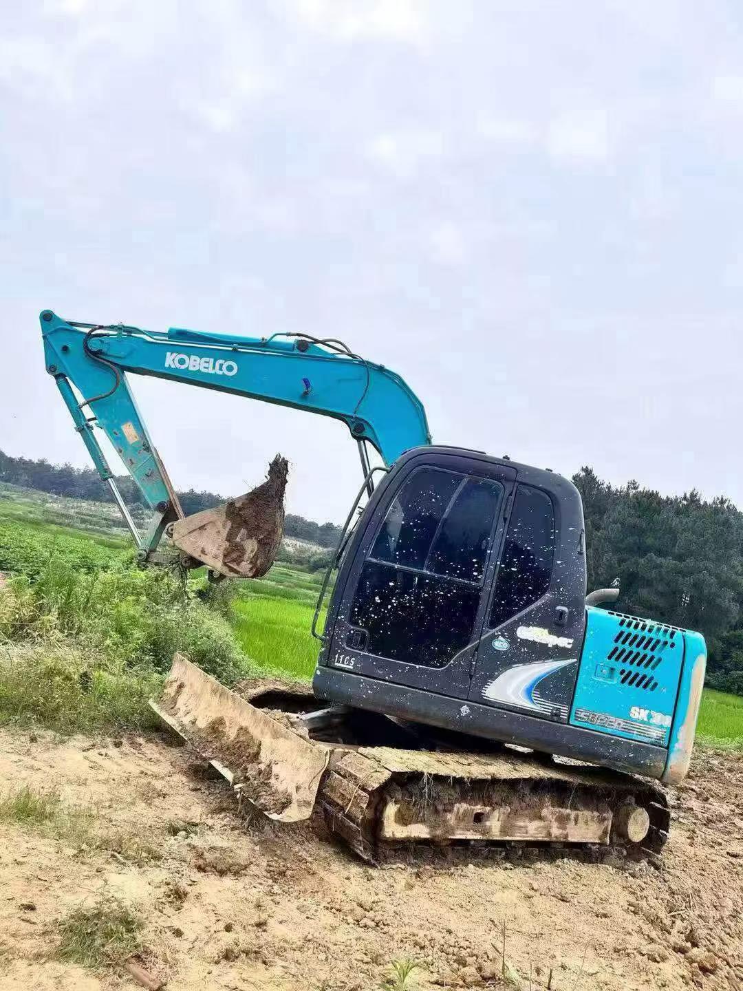 Buy Kobelco SK75 Used Excavator / 2