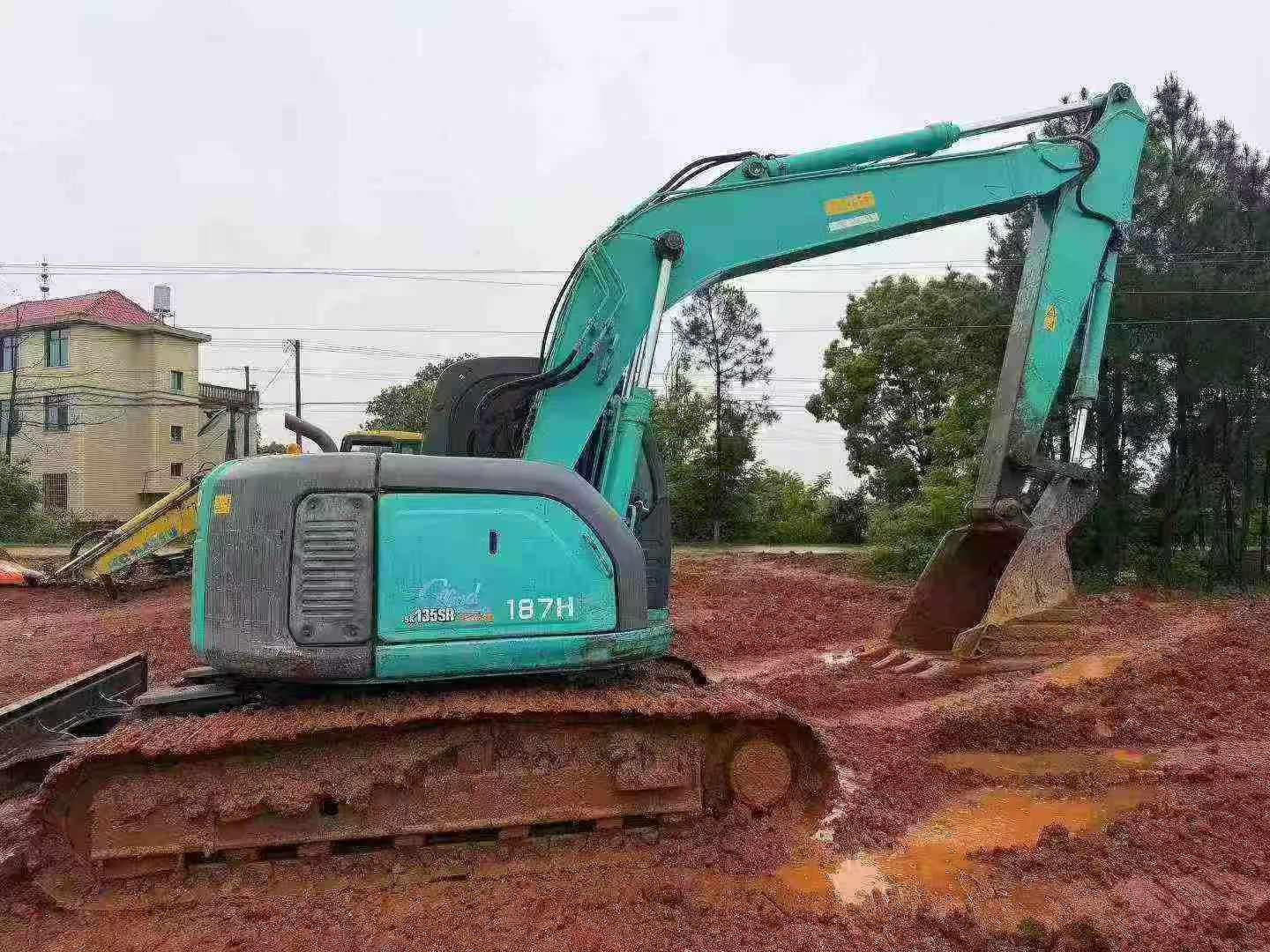 Buy Kobelco SK135 Used Excavator / 3