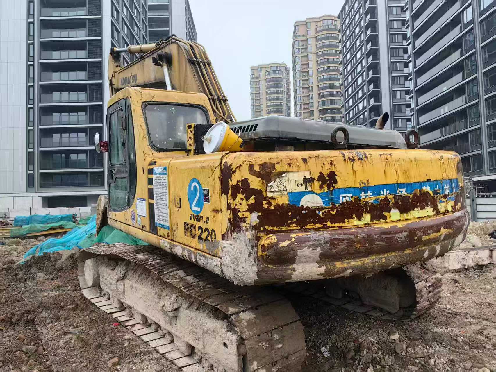 Buy Komatsu PC220-6 Used Excavator / 9