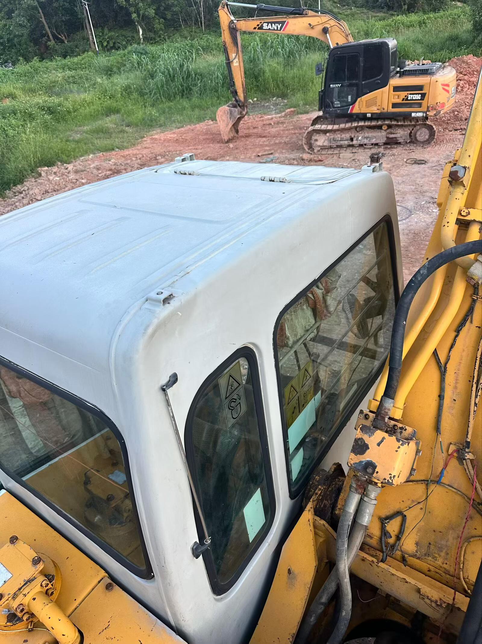 Buy Kato 820-3SP Used Excavator / 5