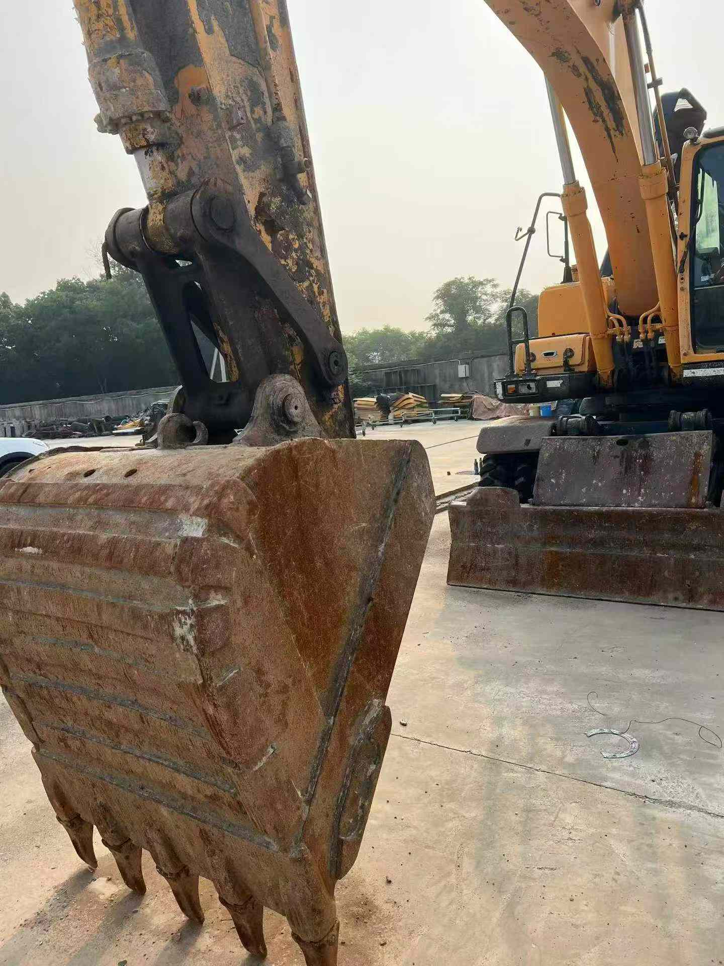 Buy Hyundai R210W Used Excavator / 9