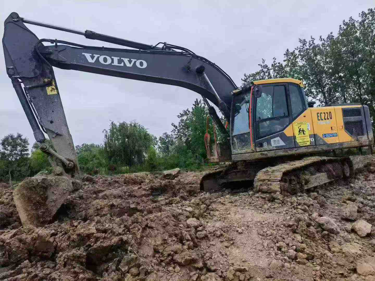 Buy Volvo EC200 Used Excavator / 9
