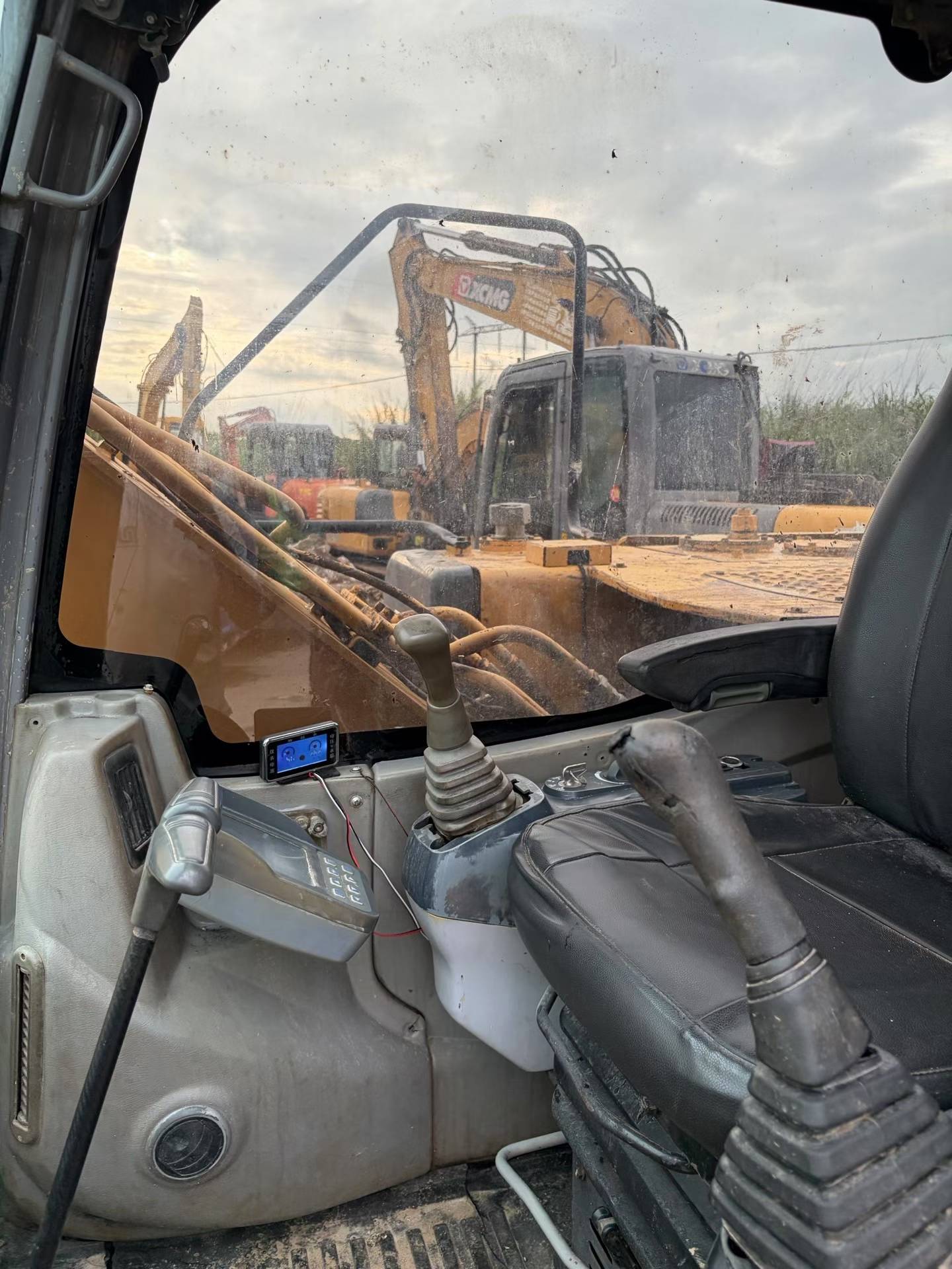 Buy XCMG XE135B Used Excavator / 6