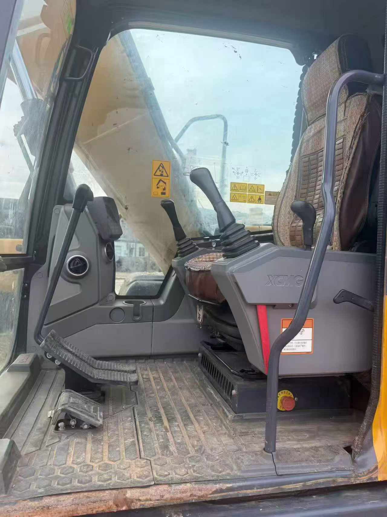 Buy XCMG XE135B Used Excavator / 7