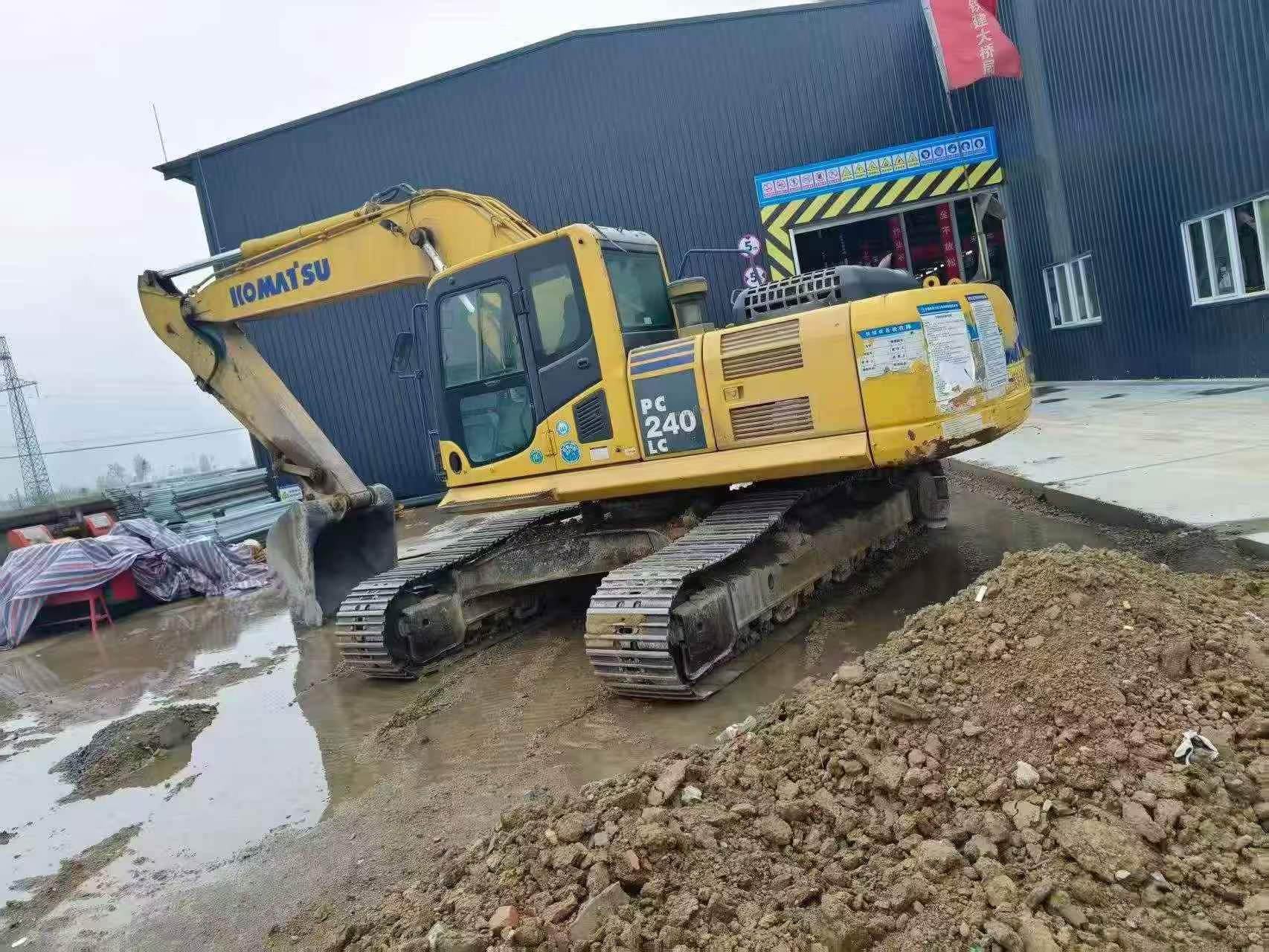 Buy Komatsu PC240-6 Used Excavator / 4