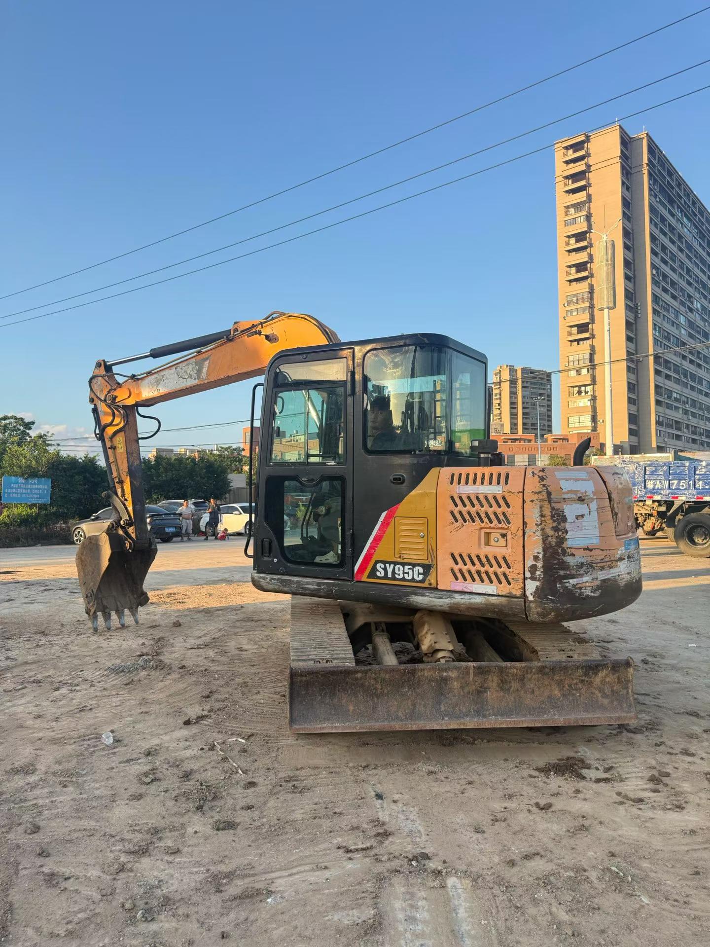 Buy Sany SY65C Used Excavator / 2
