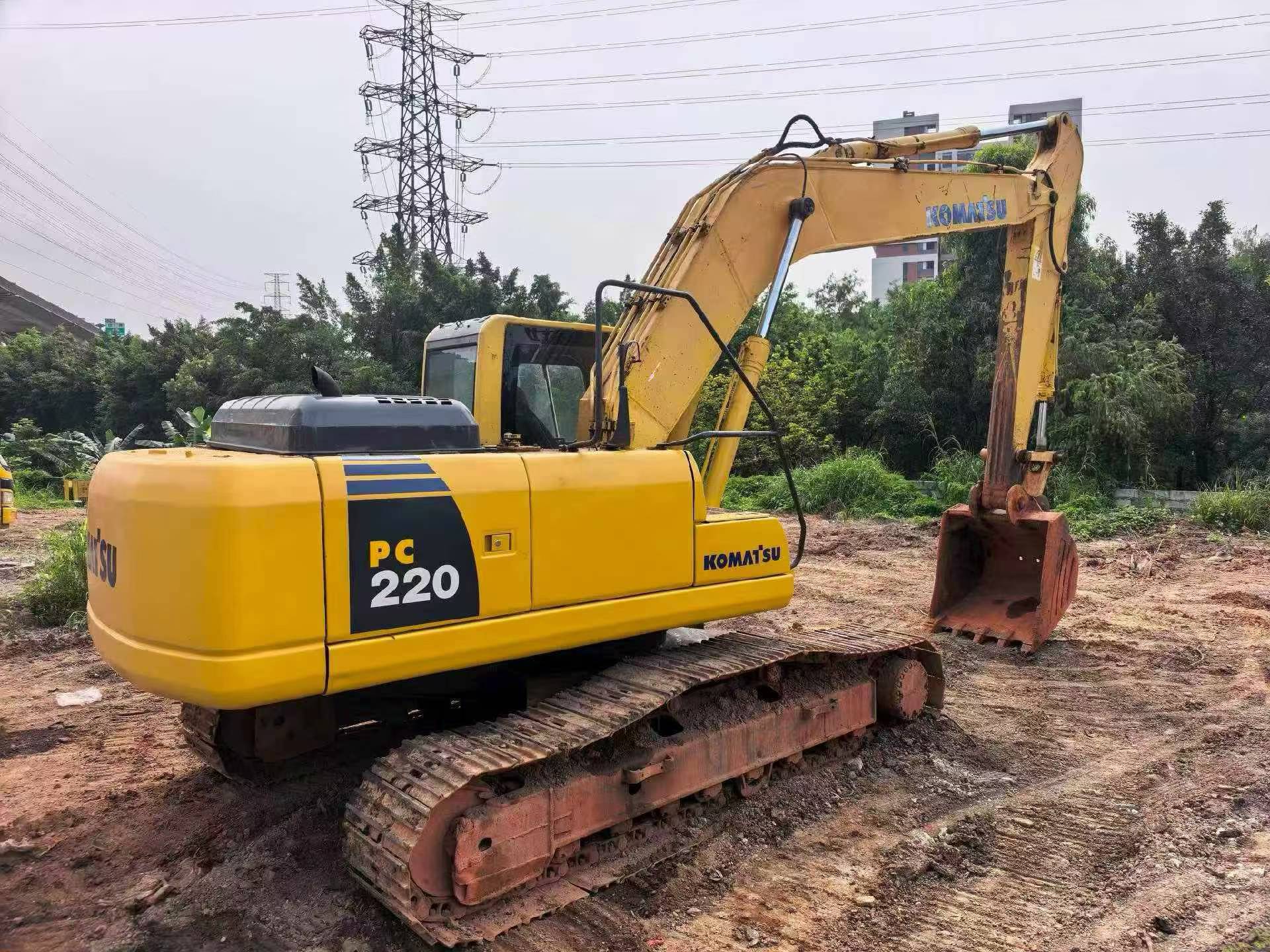 Buy Komatsu PC220-8 Used Excavator / 3