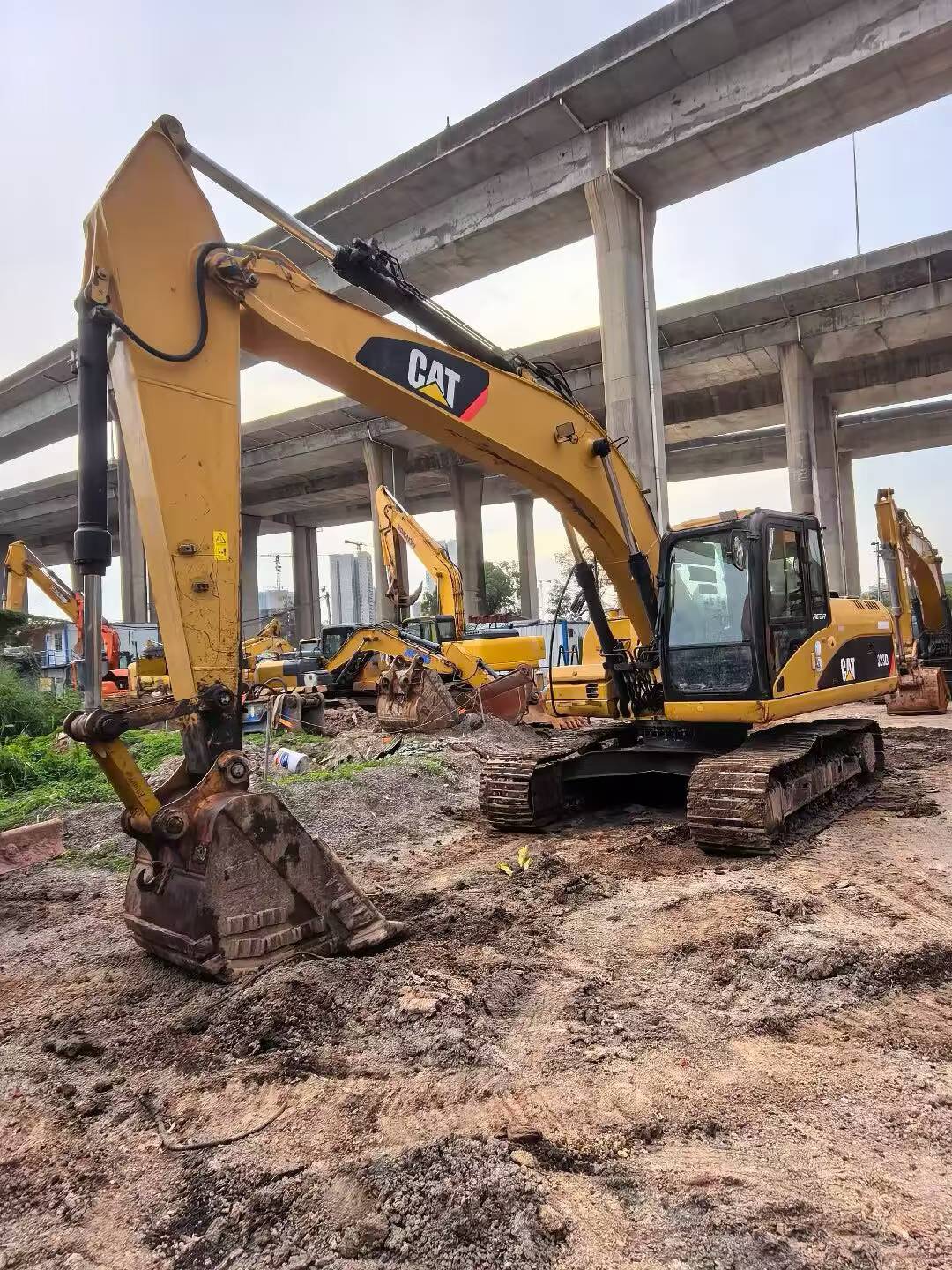 Buy Caterpillar 320D Used Excavator / 5
