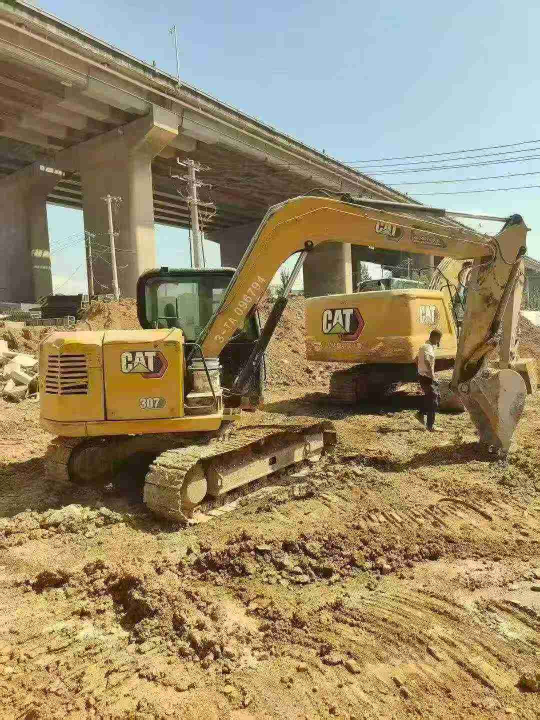 Buy Caterpillar 320A Used Excavator / 5