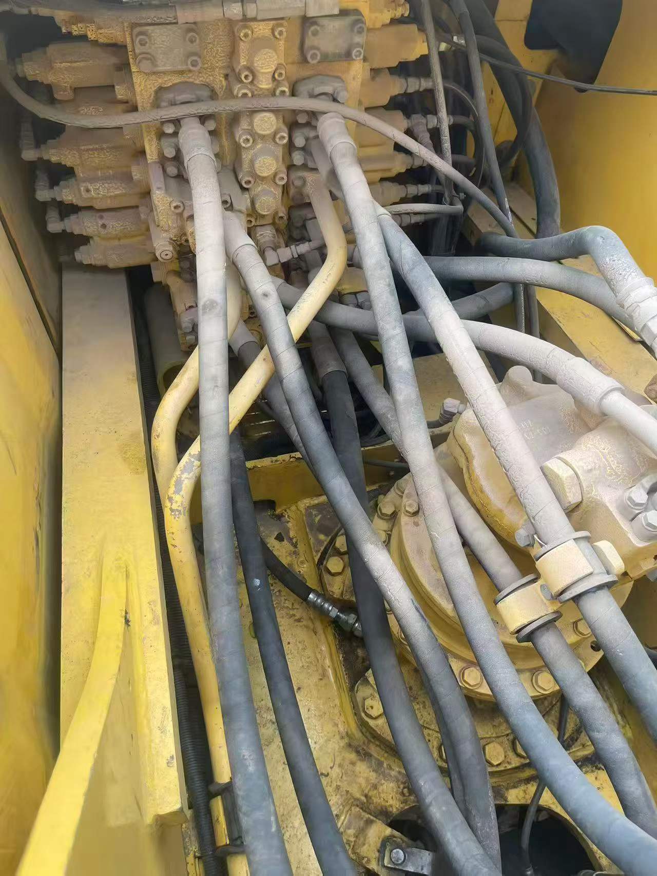 Buy Komatsu PC220 Used Excavator / 7